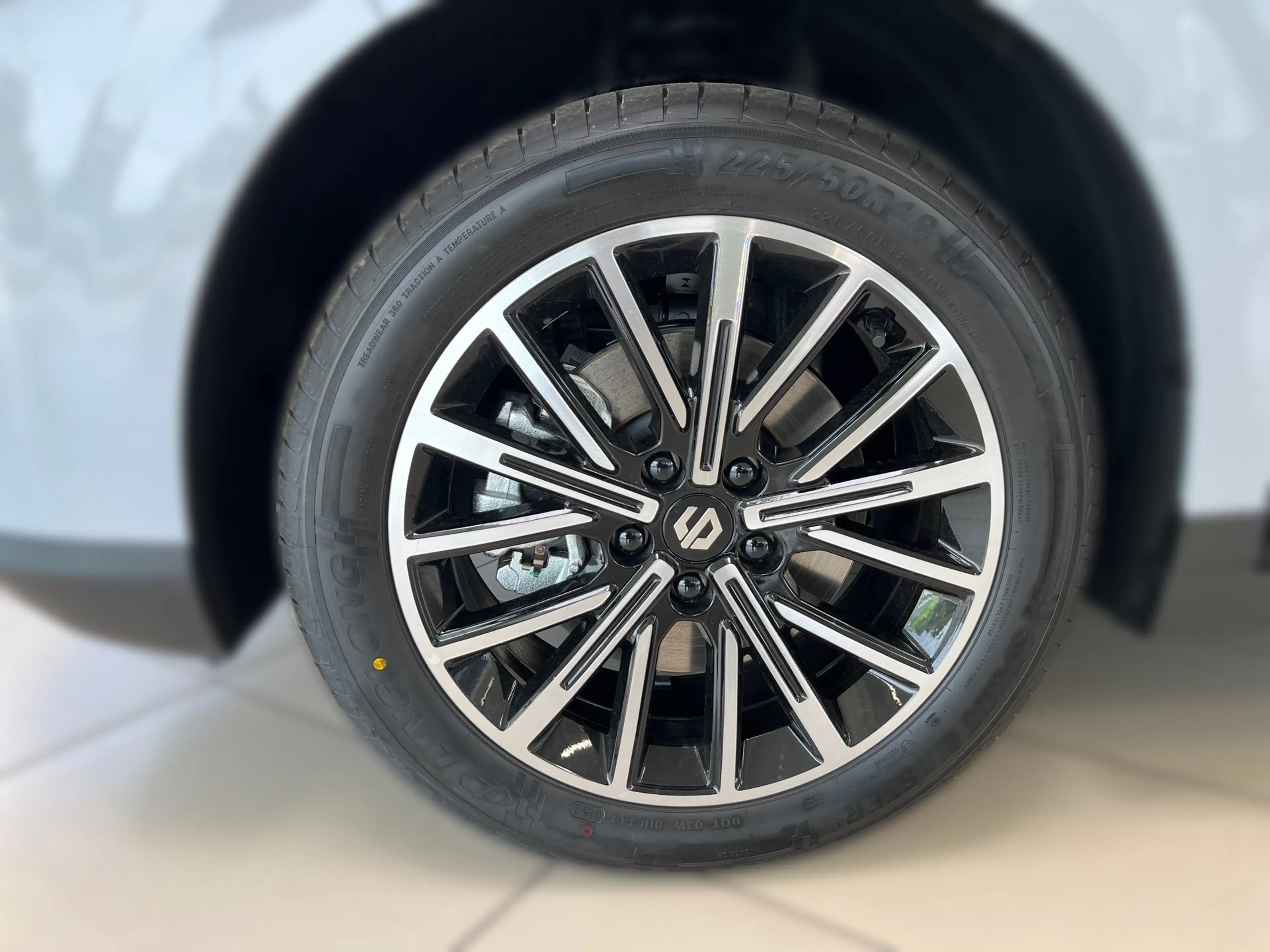 Leapmotor B10 B10 HYBRID EV - Design — photo 2