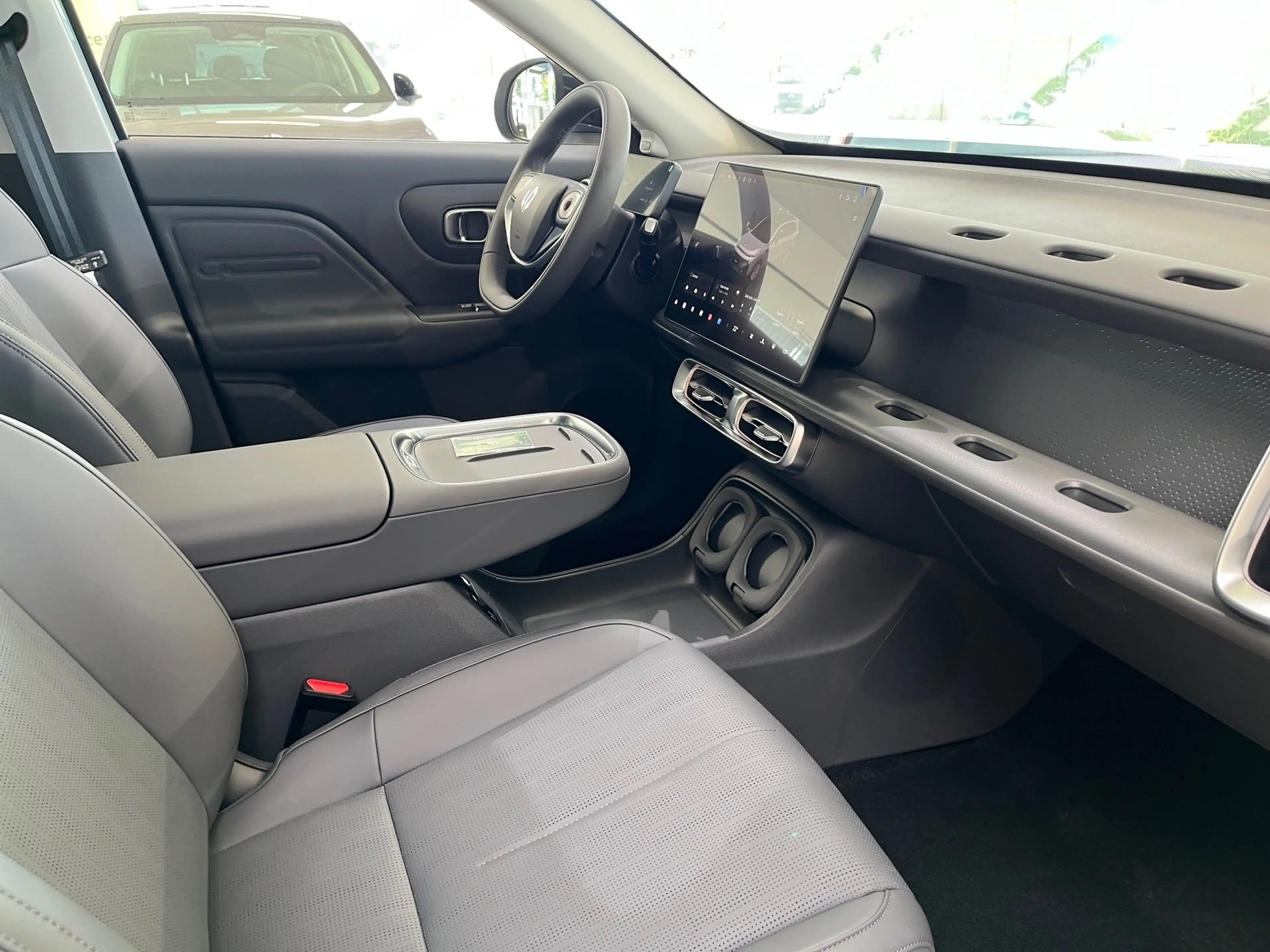 Leapmotor B10 B10 HYBRID EV - Design — photo 12