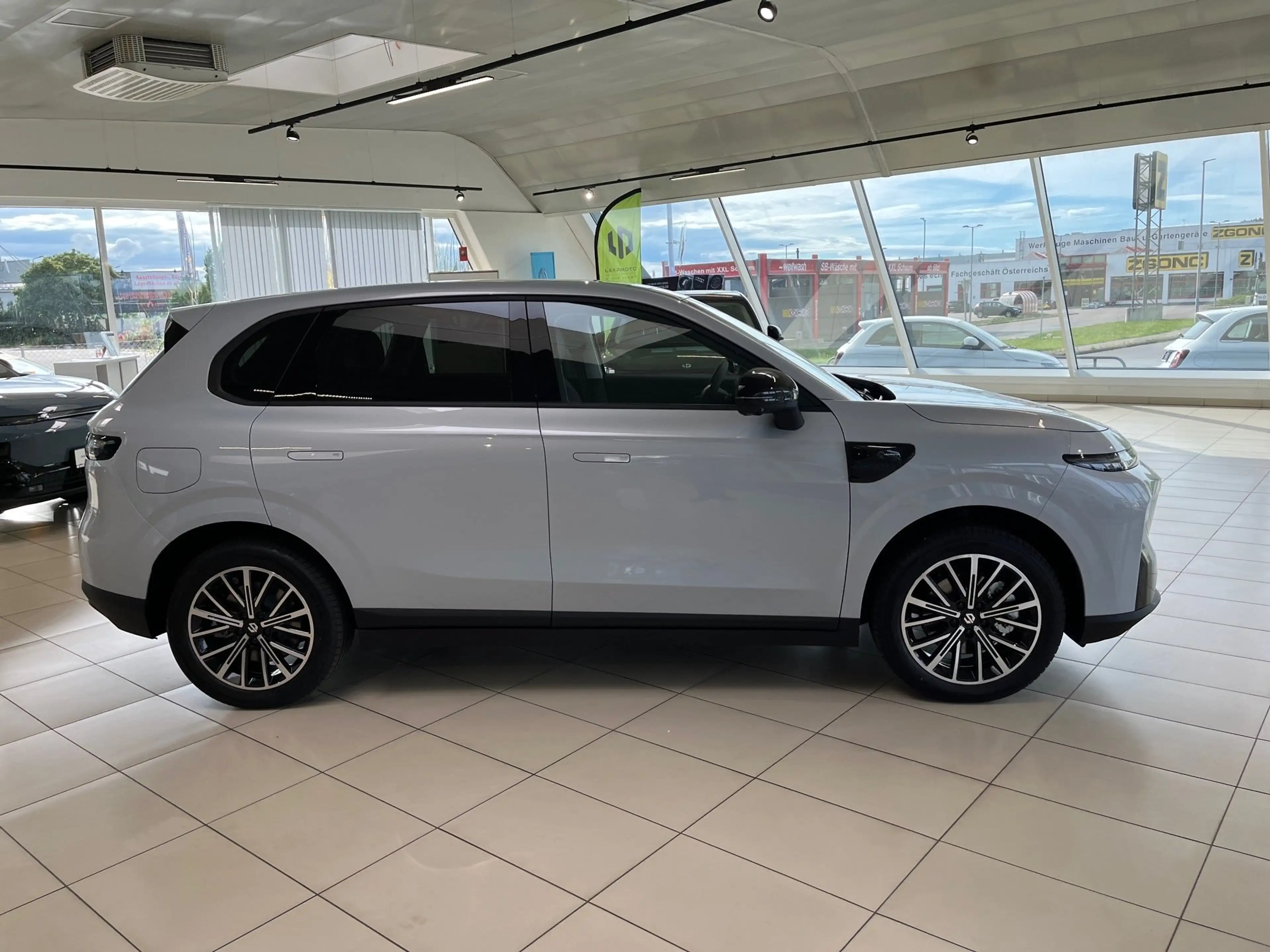 Leapmotor B10 B10 HYBRID EV - Design — photo 6