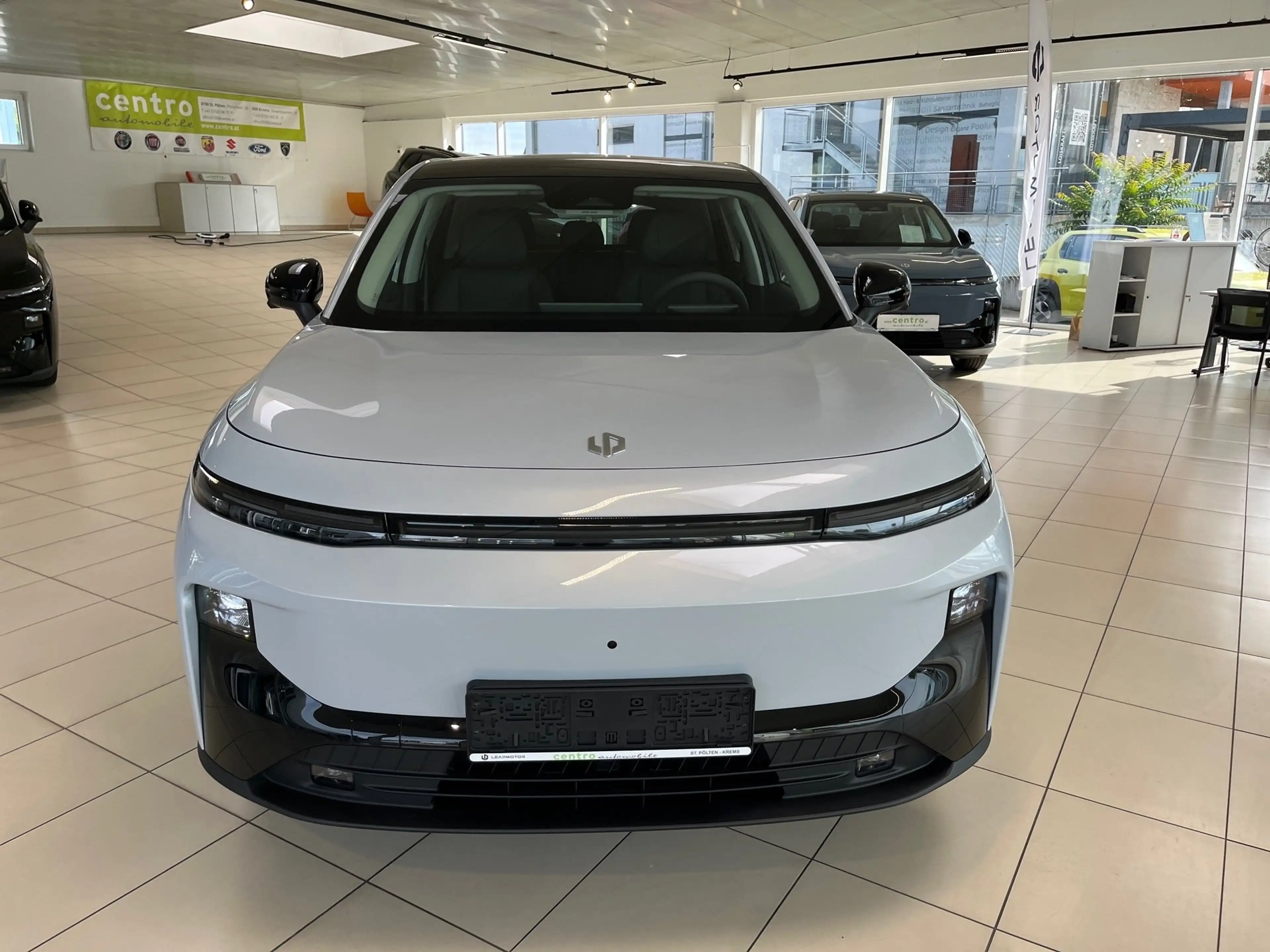 Leapmotor B10 B10 HYBRID EV - Design — photo 8