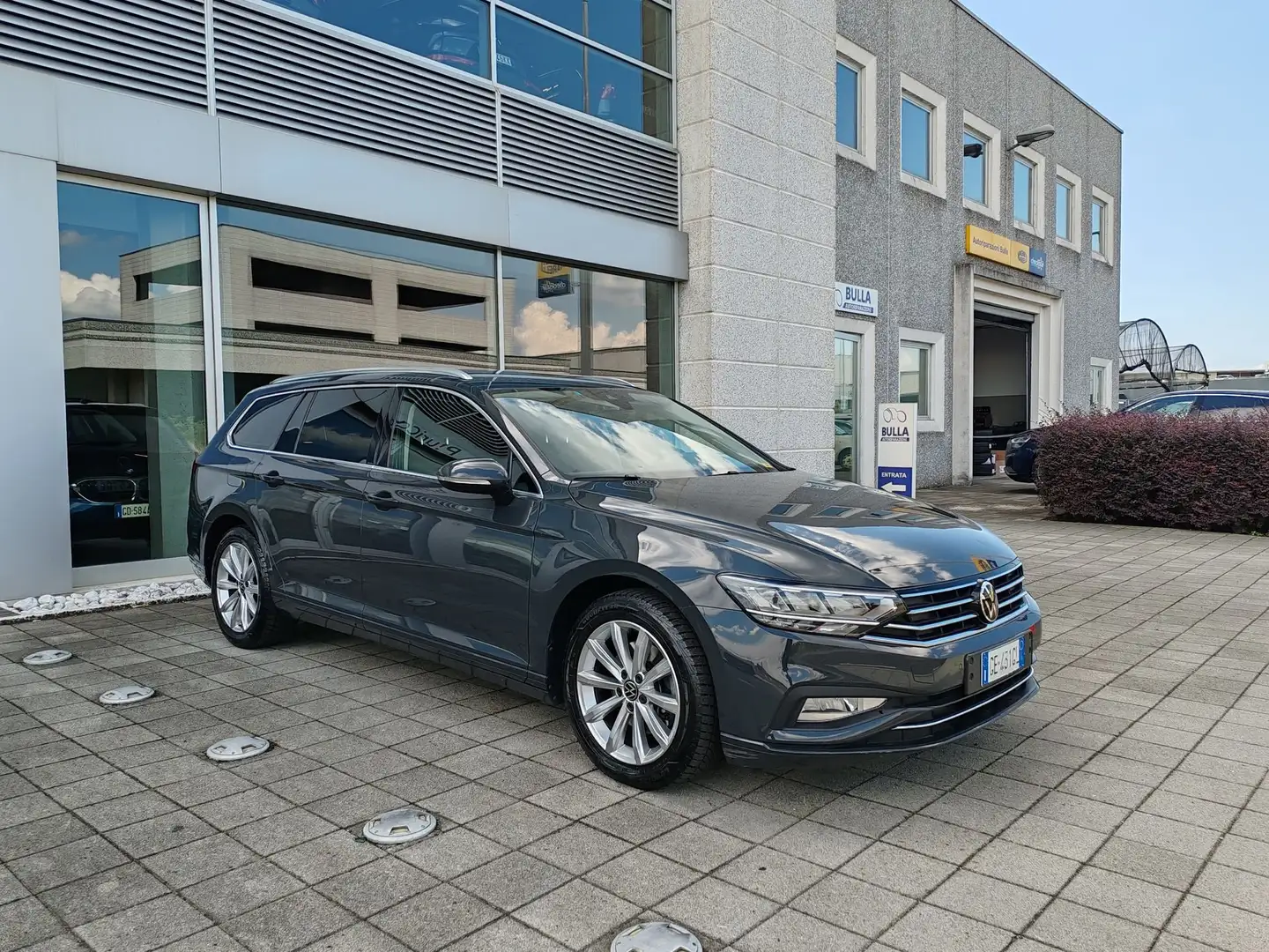 Volkswagen Passat Variant 2.0 TDI SCR FariLED Navi AdaptiveCruise Gris - 2