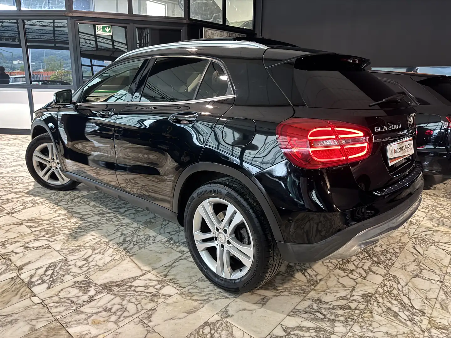 Mercedes-Benz GLA 200 200d (cdi) Automatic Premium auto Nero - 2