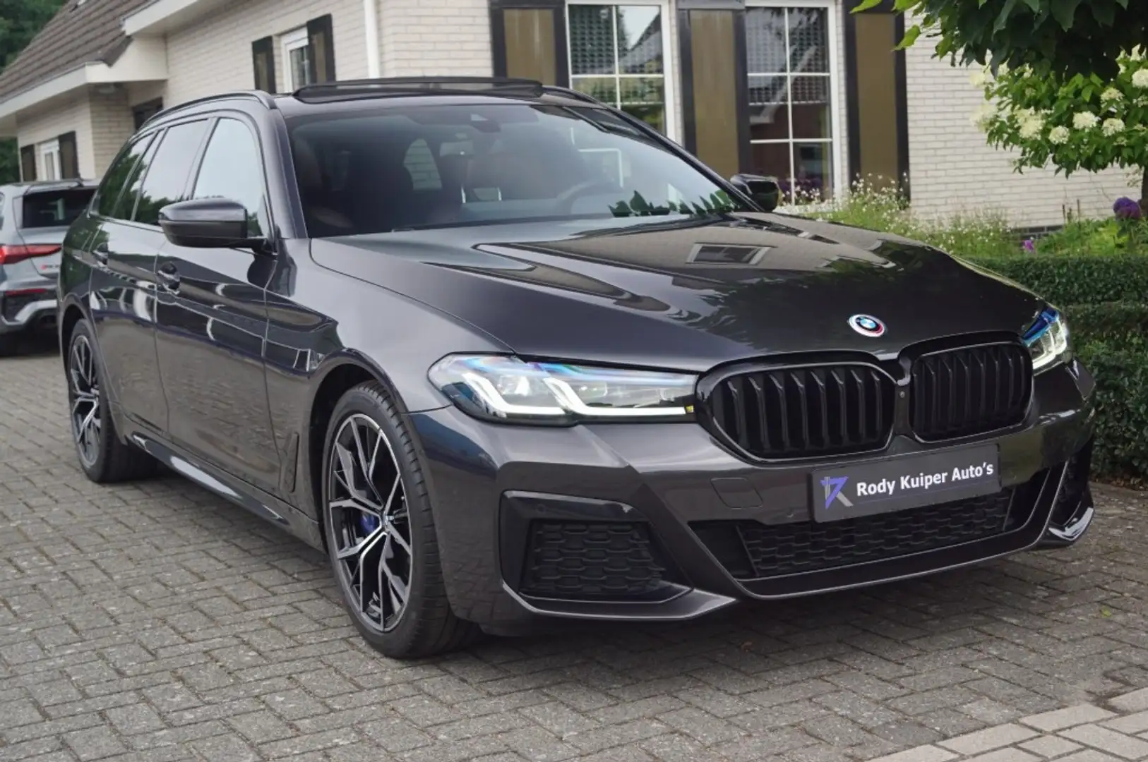 BMW 530 530e (292pk) Laser/HUD/H&K/Pano/4-wielbesturing/Al Grigio - 1