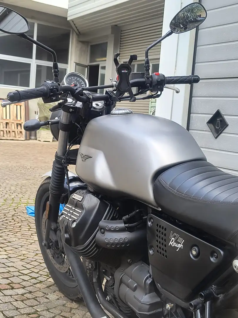 Moto Guzzi V 7 Rough Gri - 2