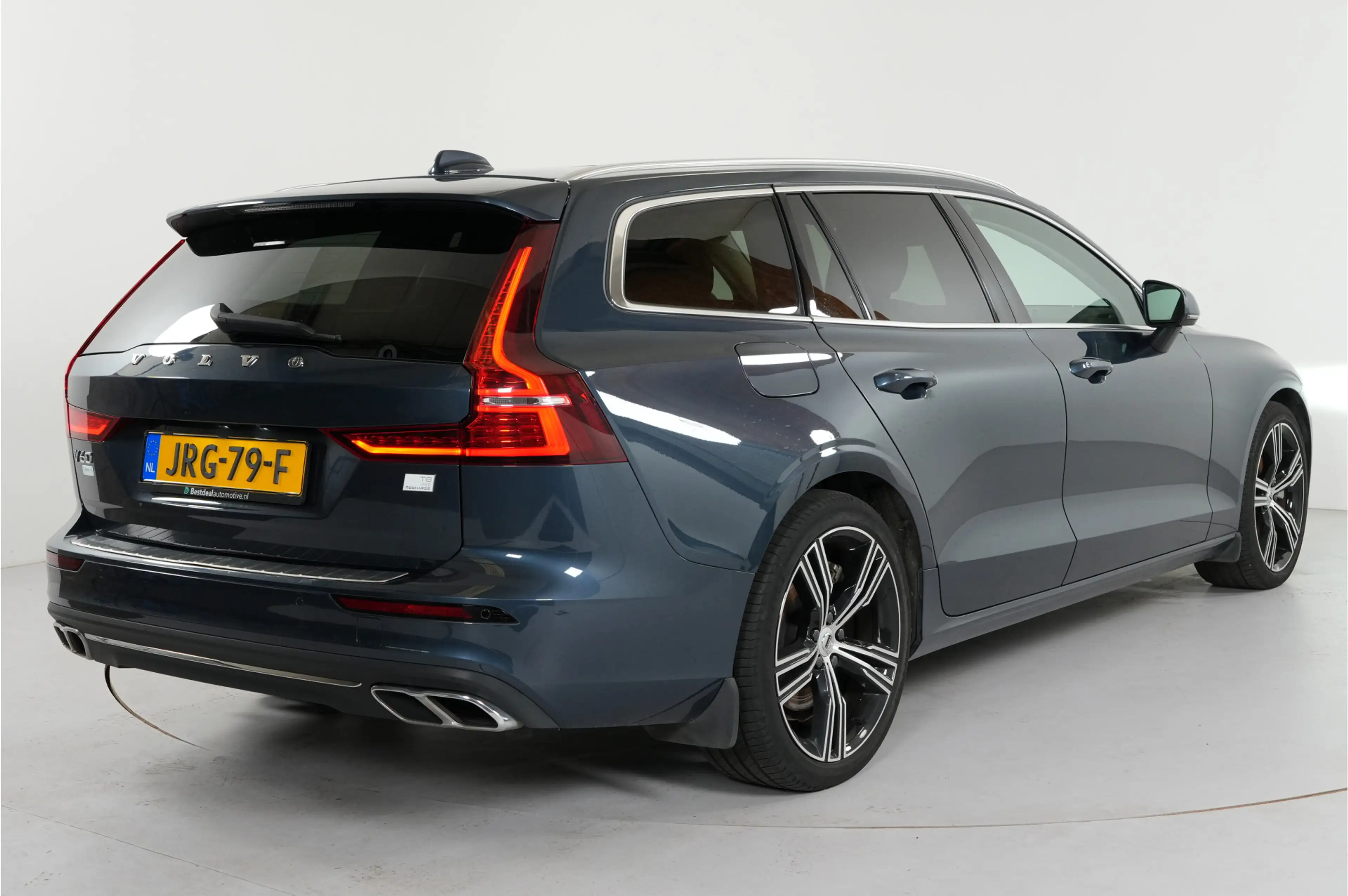 Volvo V60 2.0 T8 Recharge PHEV 455 pk Plus Bright AWD | Pano — photo 6