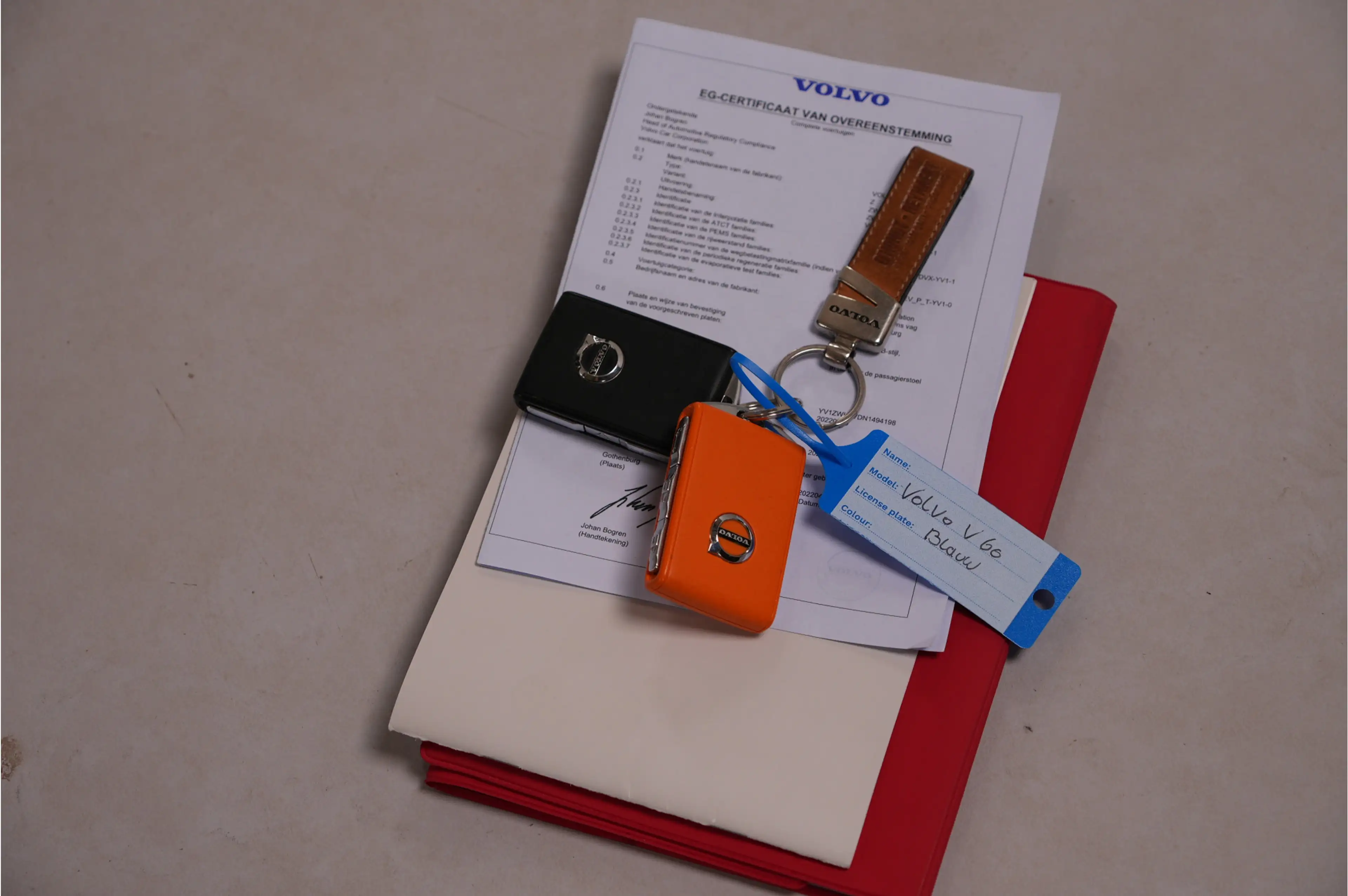 Volvo V60 2.0 T8 Recharge PHEV 455 pk Plus Bright AWD | Pano — photo 34