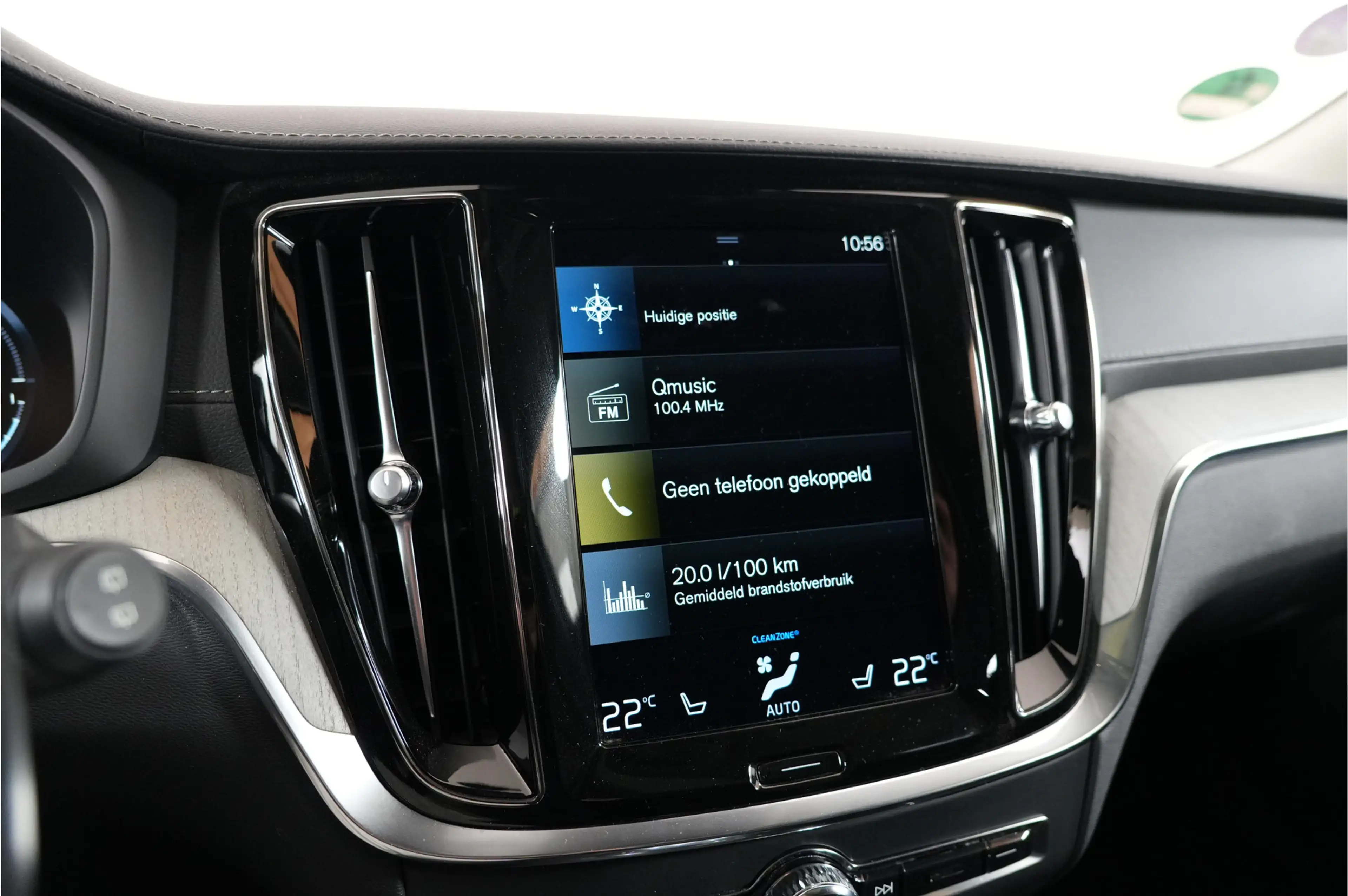 Volvo V60 2.0 T8 Recharge PHEV 455 pk Plus Bright AWD | Pano — photo 21