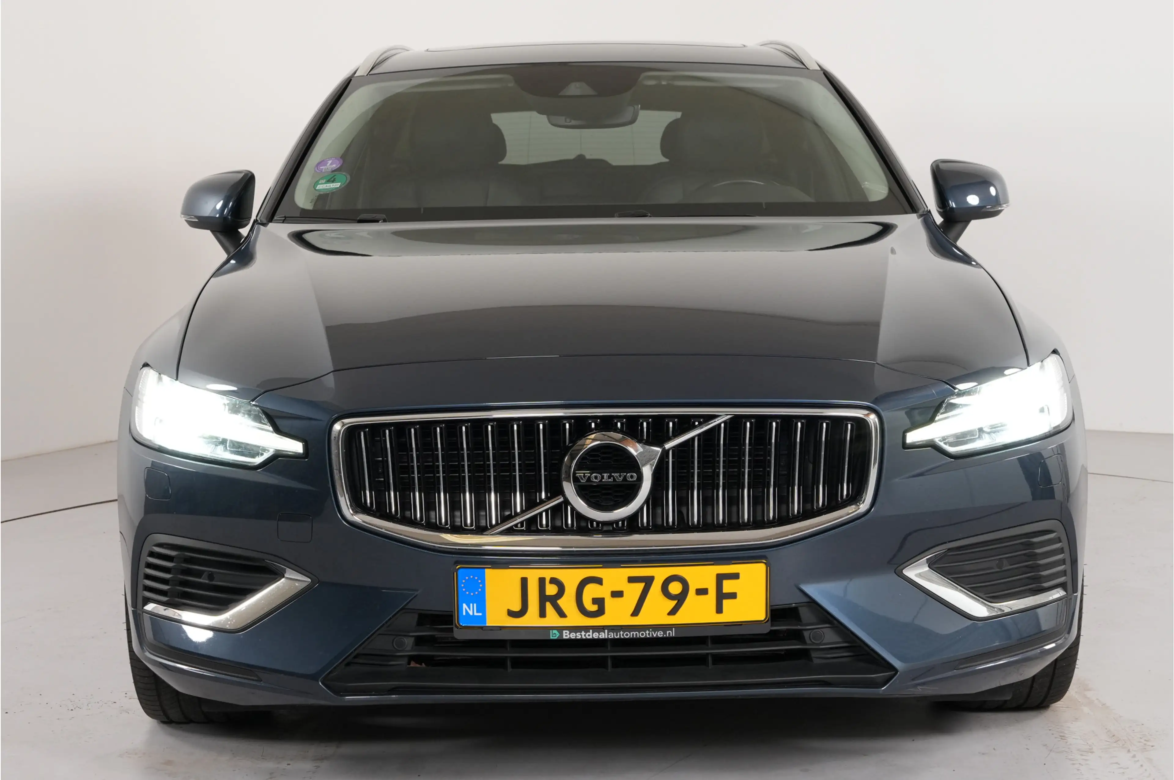 Volvo V60 2.0 T8 Recharge PHEV 455 pk Plus Bright AWD | Pano — photo 3