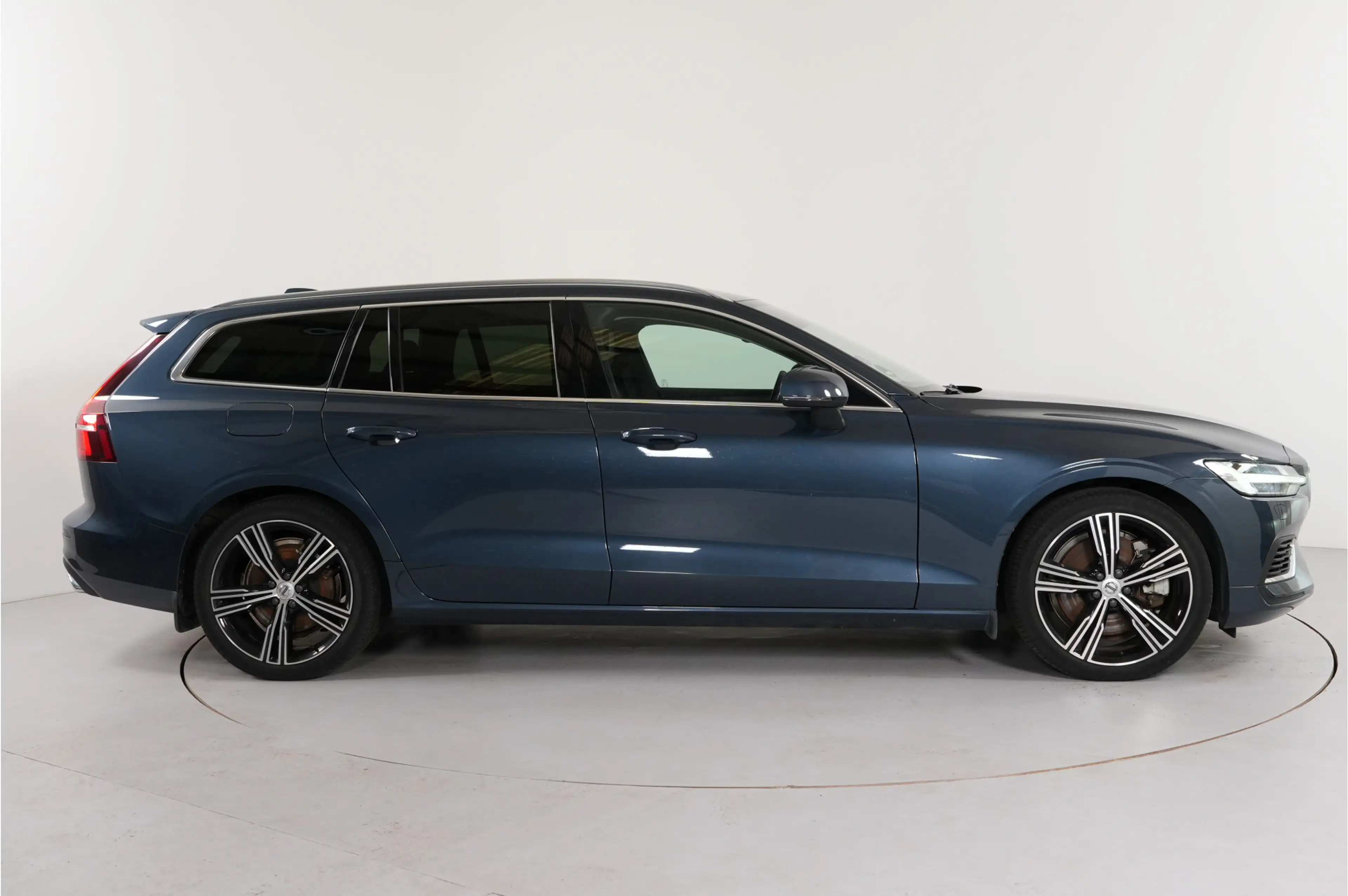 Volvo V60 2.0 T8 Recharge PHEV 455 pk Plus Bright AWD | Pano — photo 5