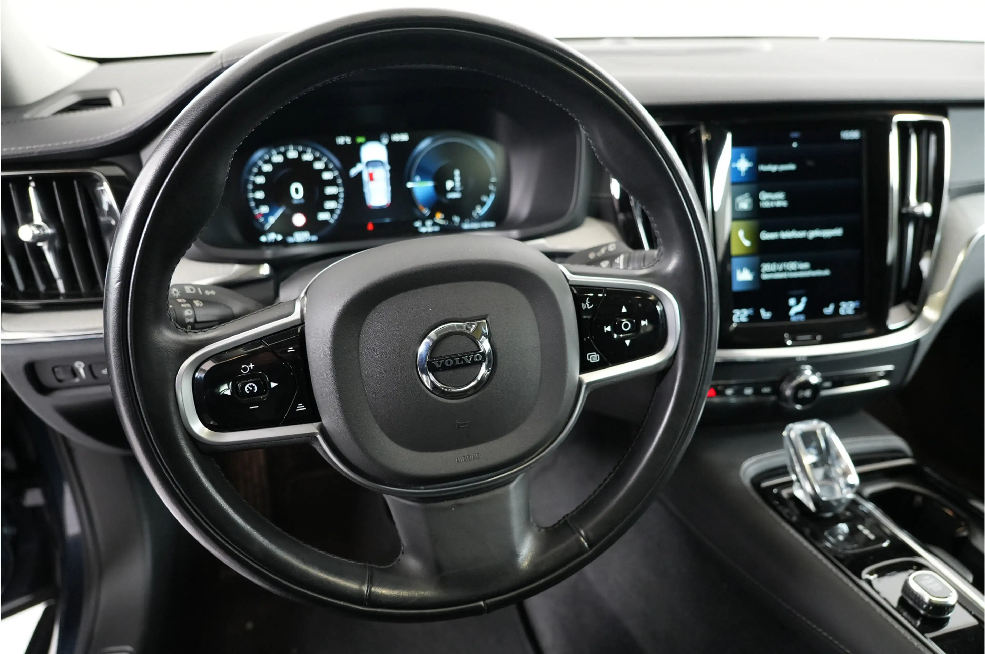 Volvo V60 2.0 T8 Recharge PHEV 455 pk Plus Bright AWD | Pano — photo 19