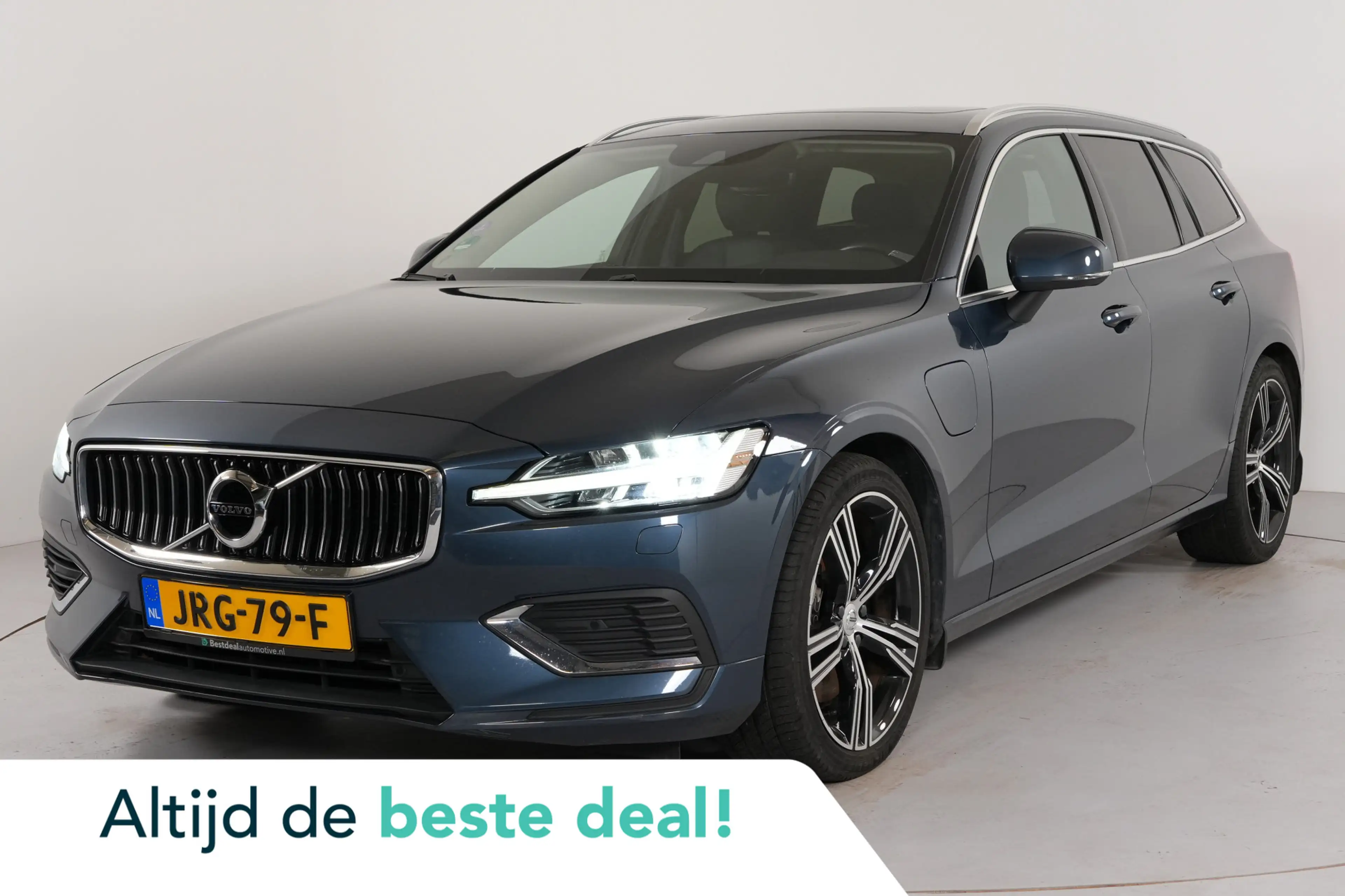 Volvo V60 2.0 T8 Recharge PHEV 455 pk Plus Bright AWD | Pano