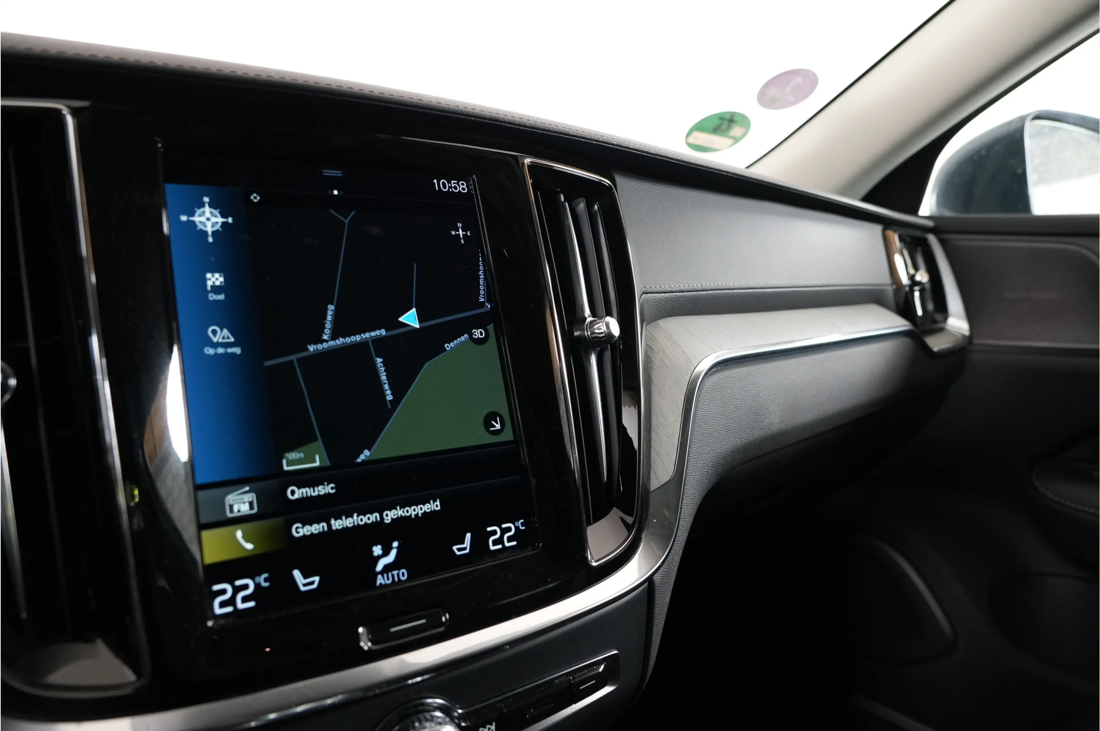 Volvo V60 2.0 T8 Recharge PHEV 455 pk Plus Bright AWD | Pano — photo 25