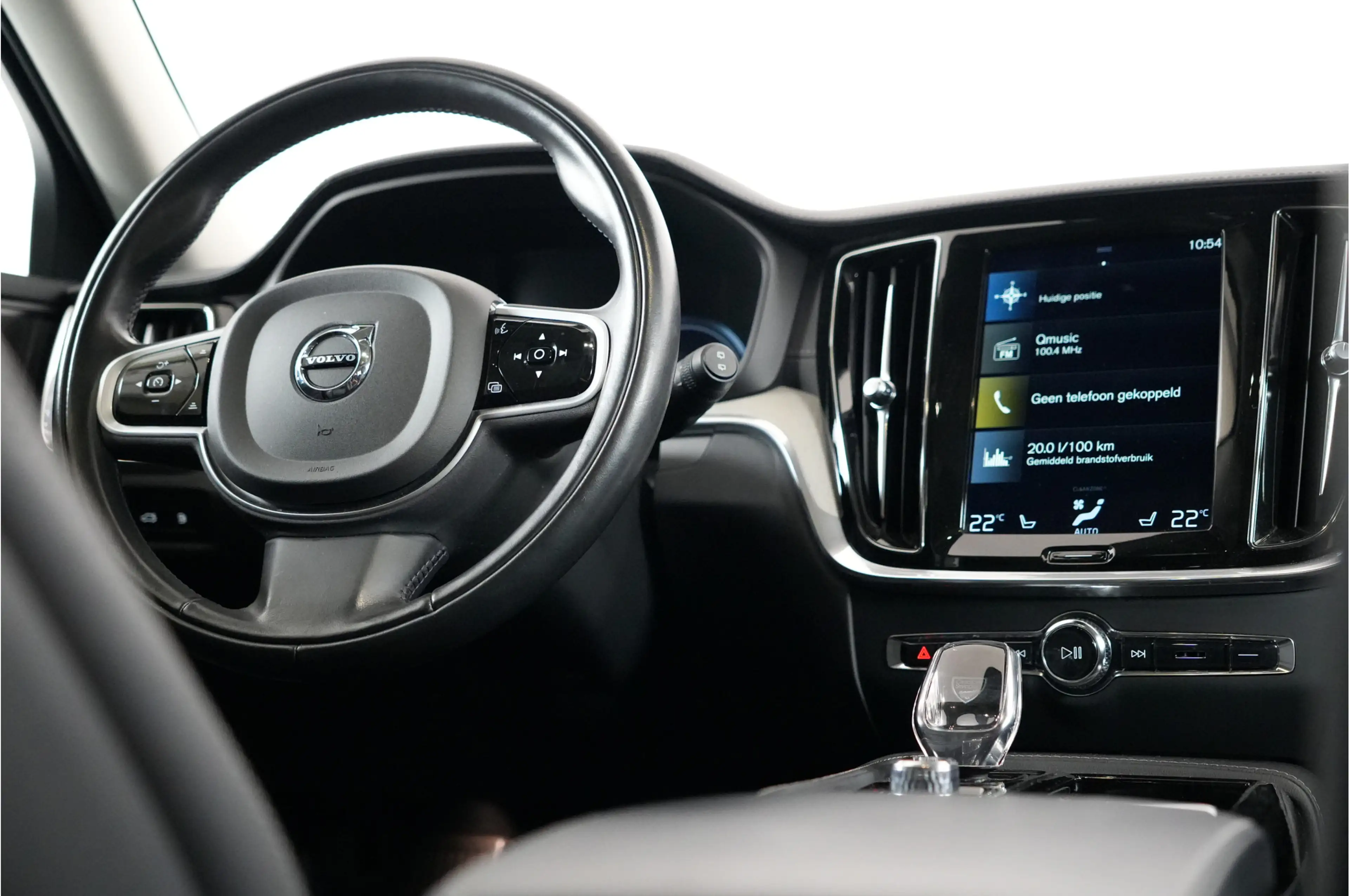 Volvo V60 2.0 T8 Recharge PHEV 455 pk Plus Bright AWD | Pano — photo 15