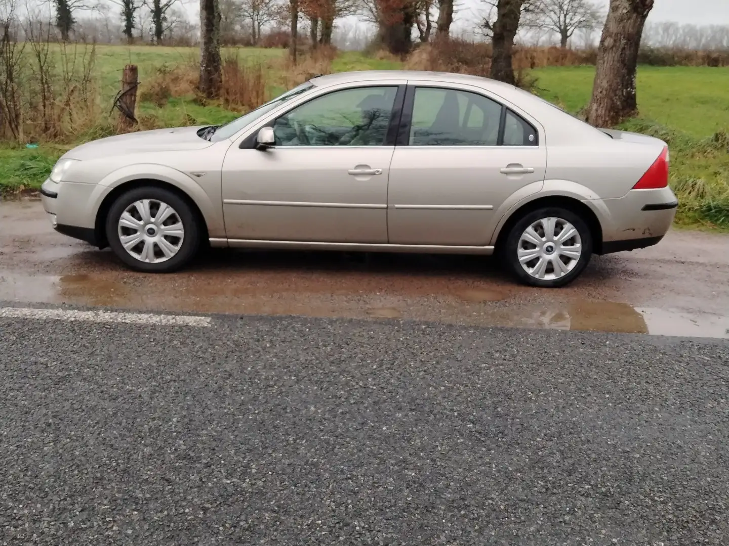 Ford Mondeo 2.0 TDCi - 130 Ghia 5-Tronic A - 1