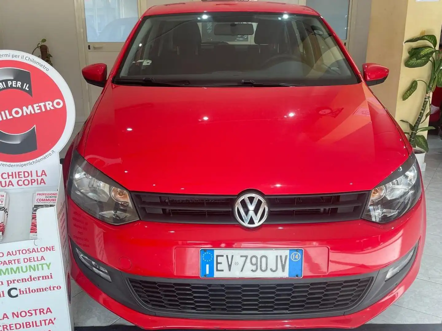 Volkswagen Polo Polo V 2014 3p 1.0 mpi Comfortline 75cv Rosso - 1