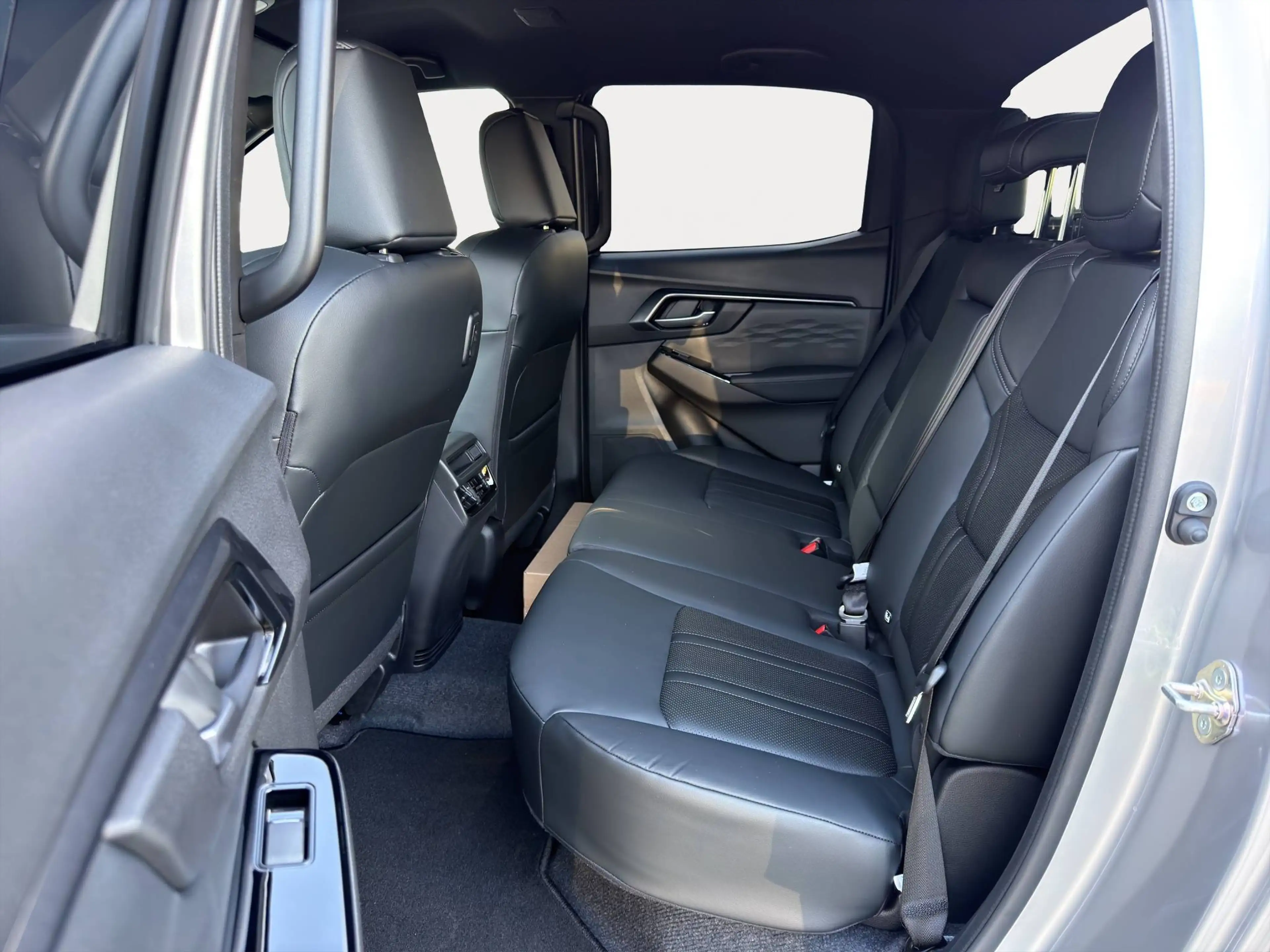 Isuzu D-Max NEW D-MAX 2.2 DIESEL LSE FULL OPTION — photo 13