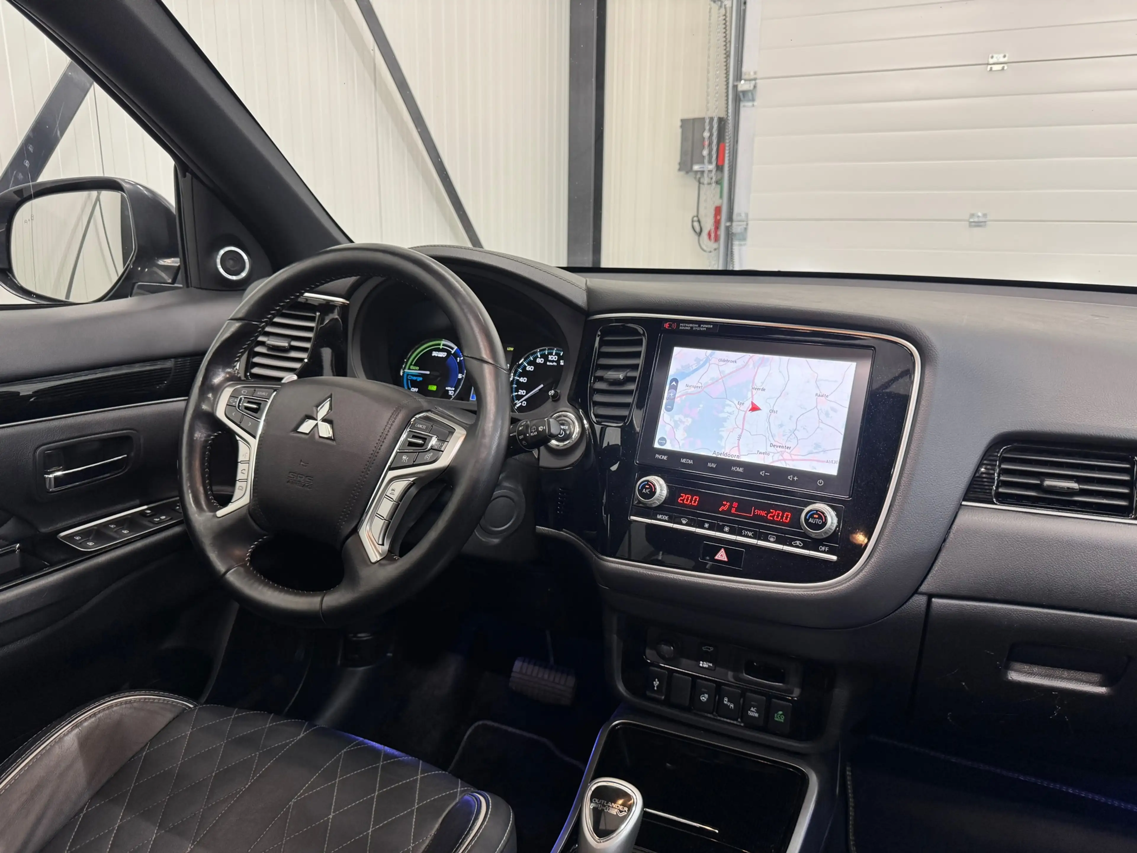 Mitsubishi Outlander 2.4 PHEV Instyle |Trekhaak|Clima|Stoelverwarming|S — photo 6
