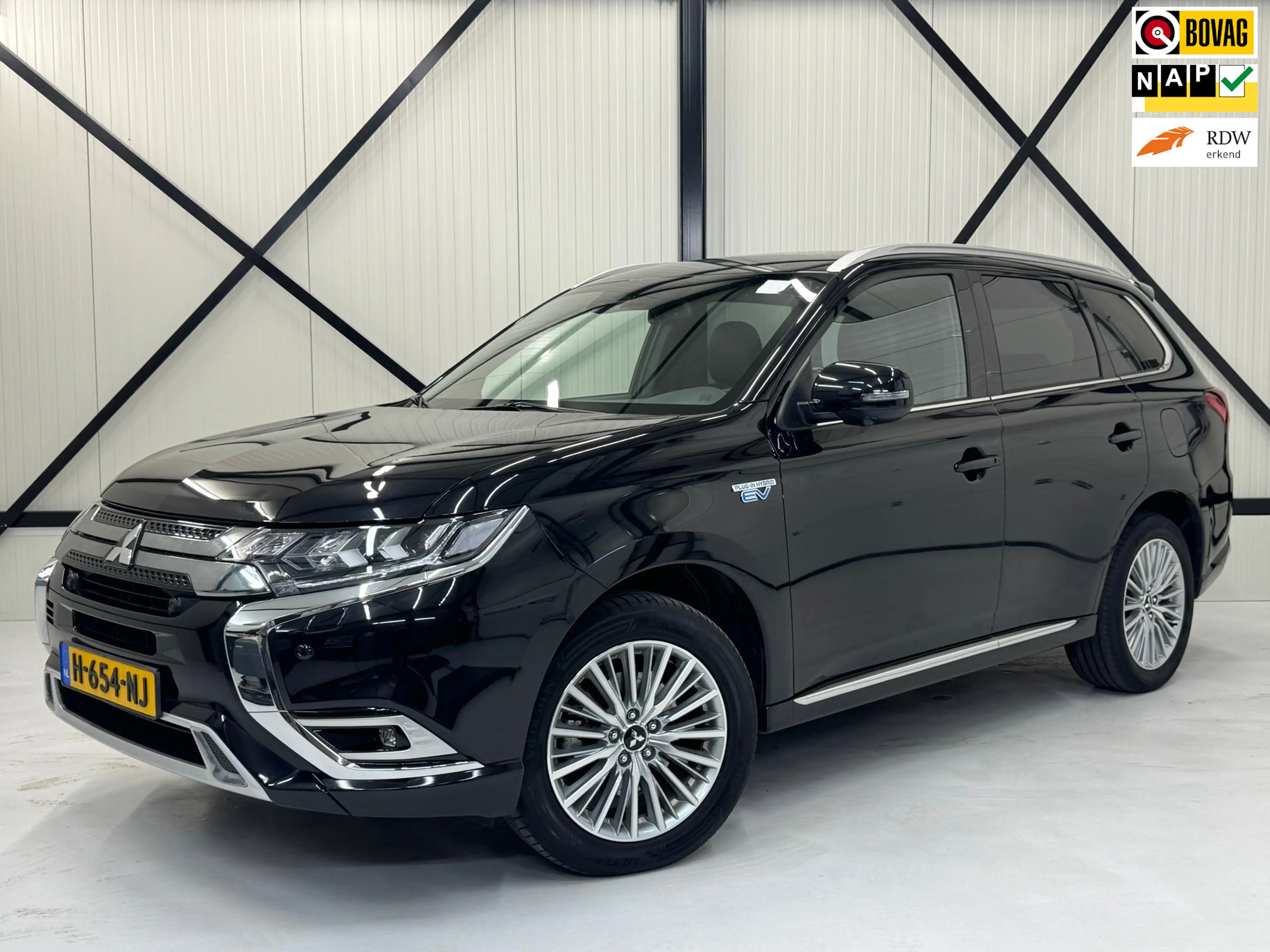 Mitsubishi Outlander 2.4 PHEV Instyle |Trekhaak|Clima|Stoelverwarming|S