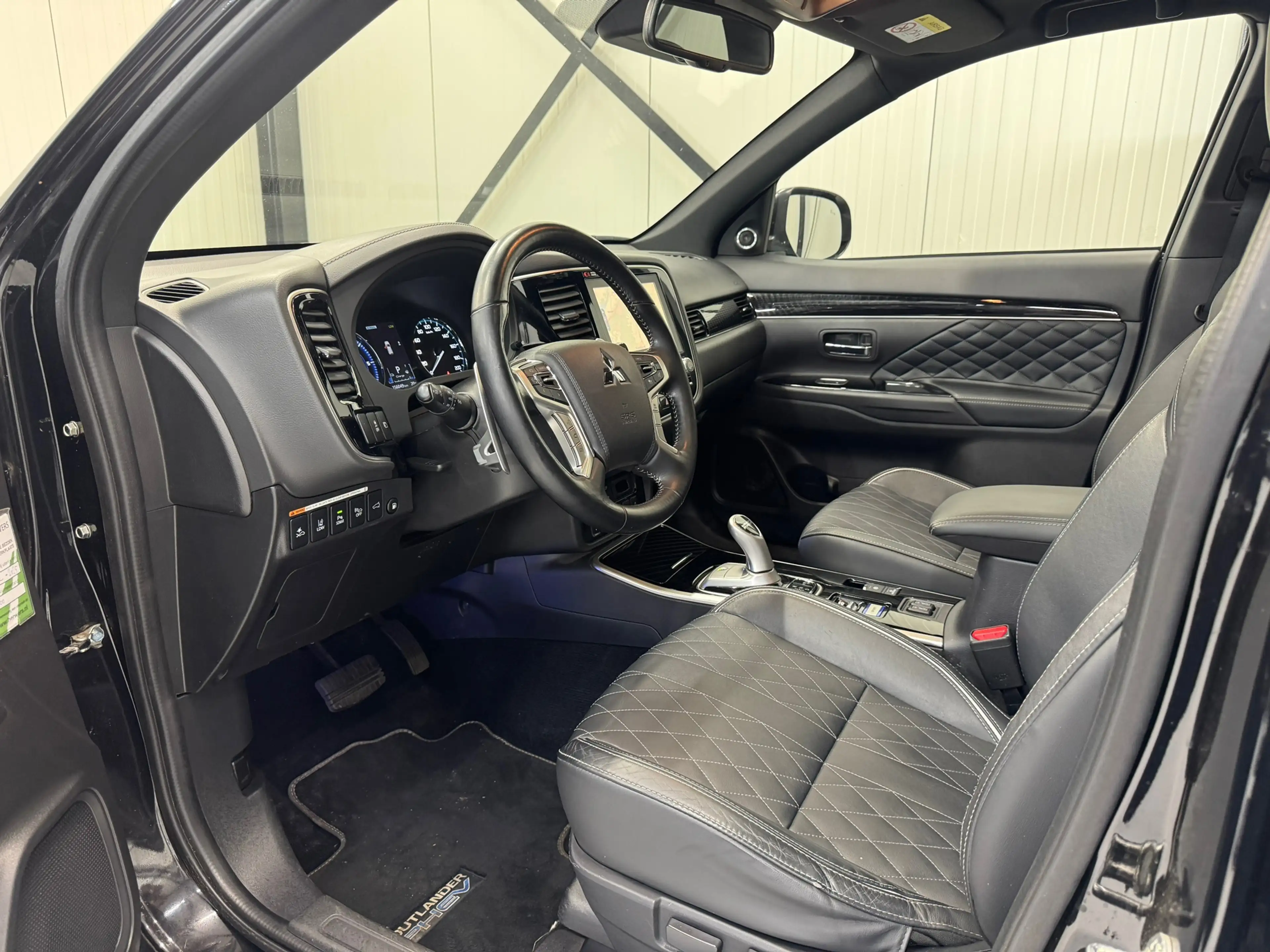 Mitsubishi Outlander 2.4 PHEV Instyle |Trekhaak|Clima|Stoelverwarming|S — photo 3