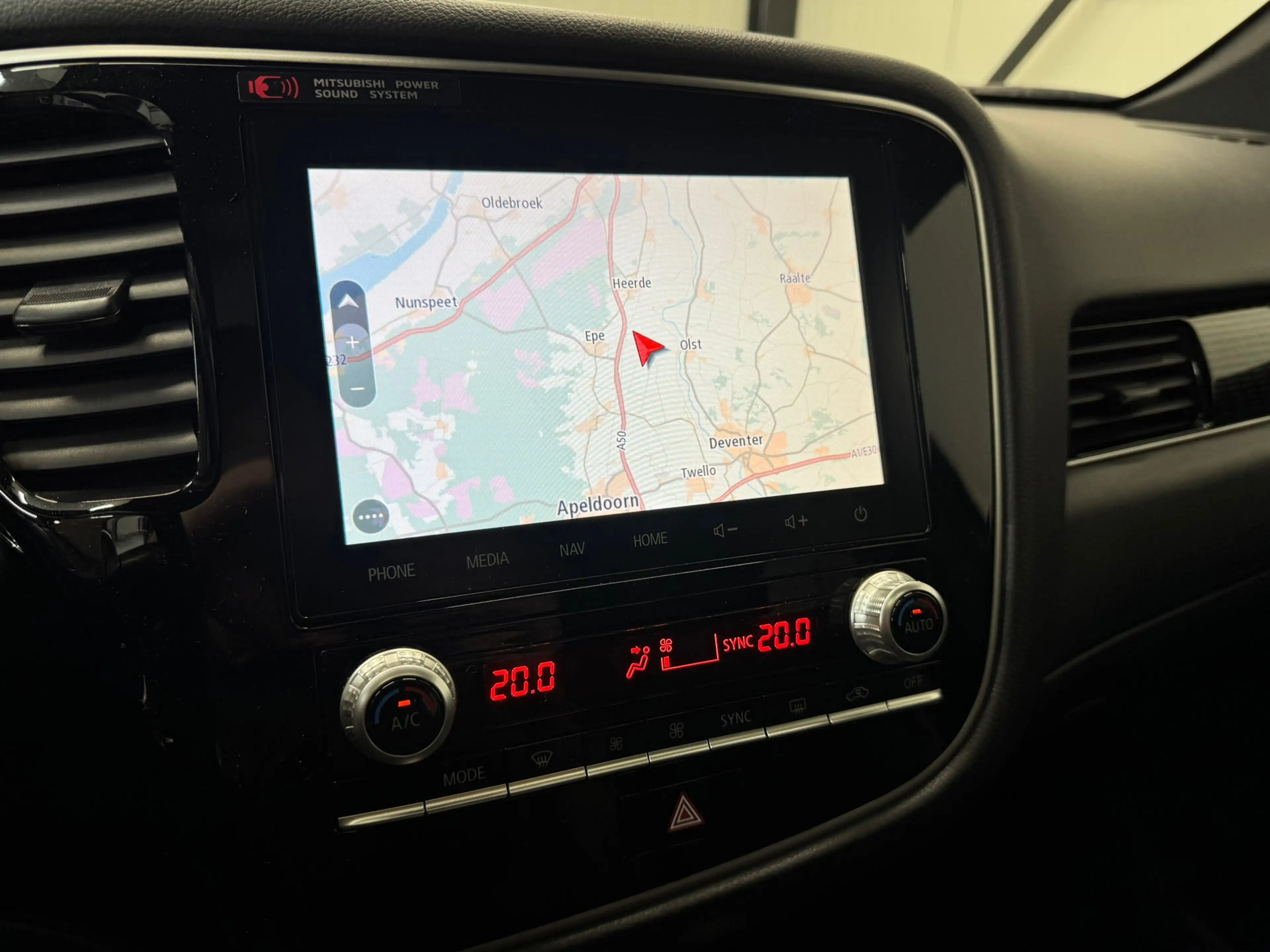 Mitsubishi Outlander 2.4 PHEV Instyle |Trekhaak|Clima|Stoelverwarming|S — photo 15