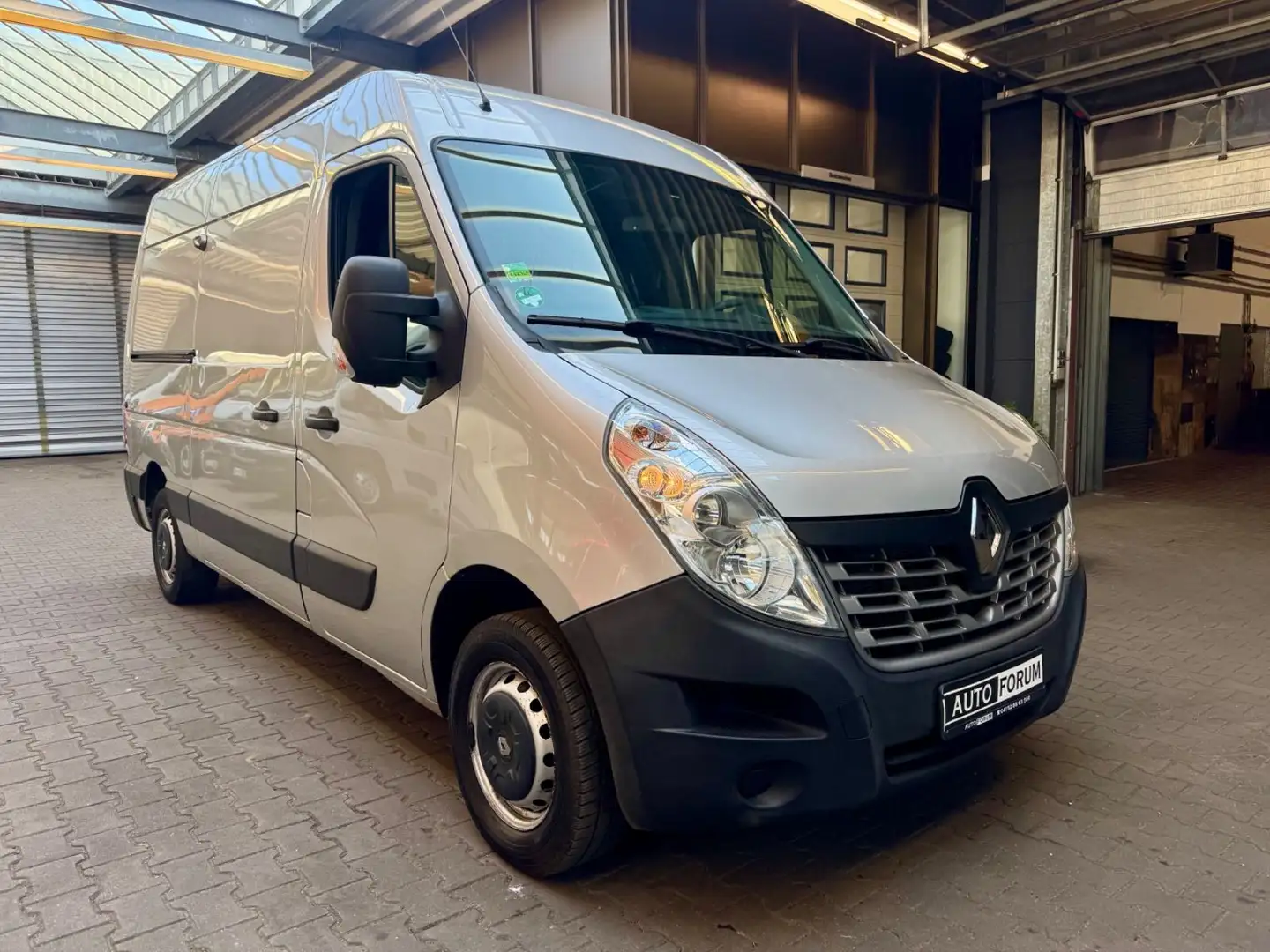 Renault Master 2.3 dCi L2H2 3STZ KLIMA REGALE WÜRTH CAM Silber - 2