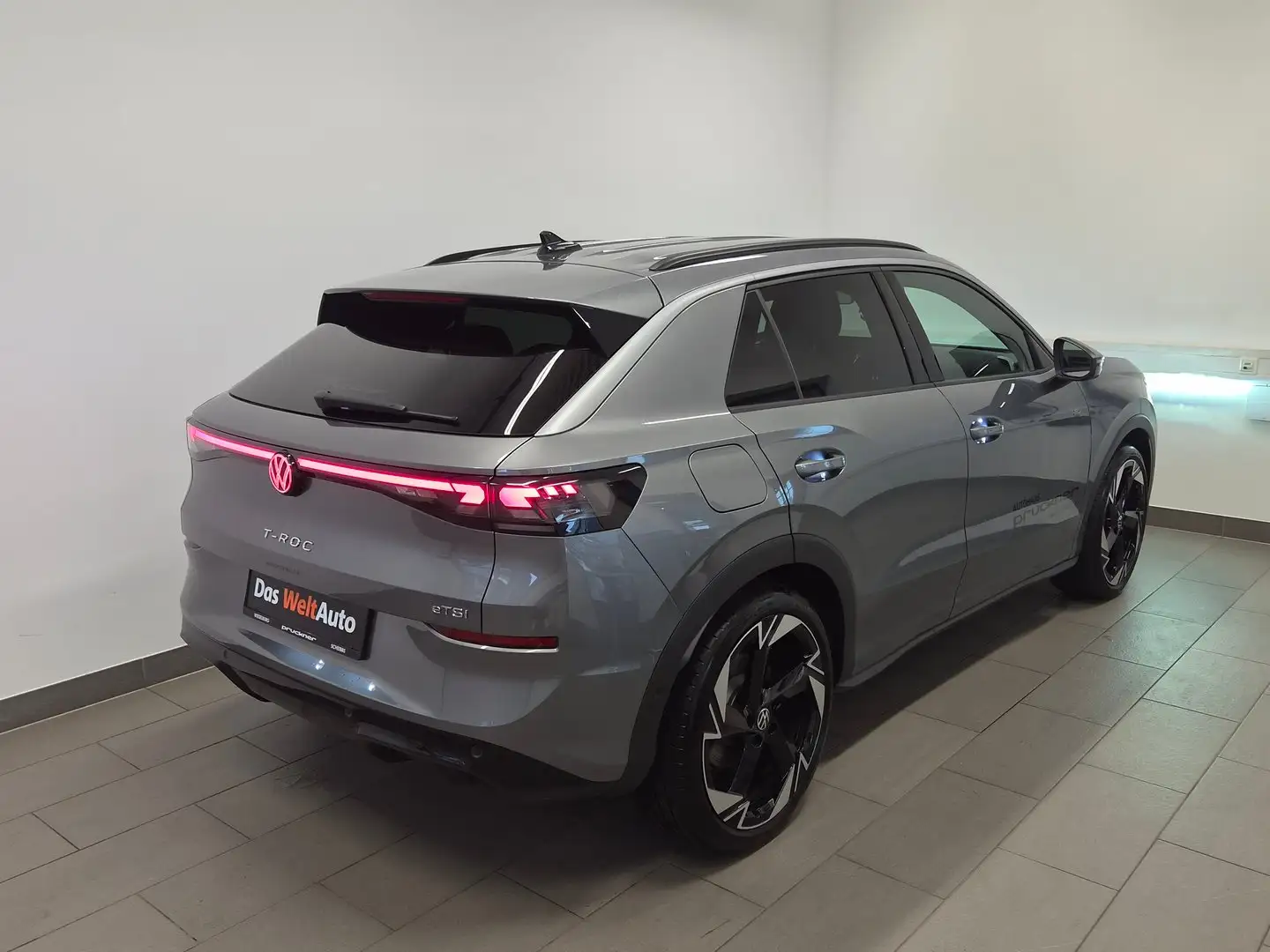 Volkswagen T-Roc R-Line eTSI DSG Grau - 2