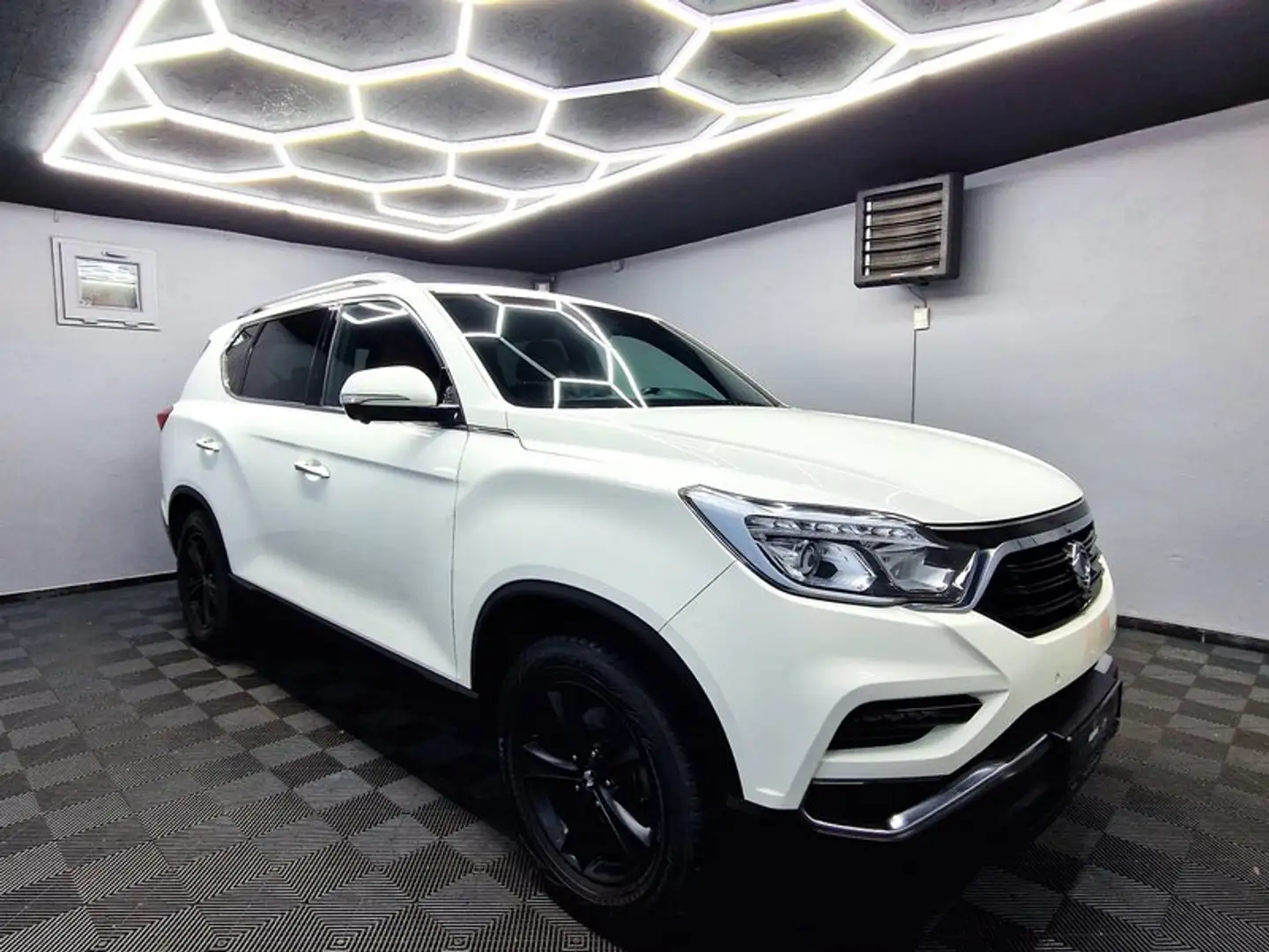 SsangYong Rexton Crystal 4x4 AUTOMATIK|3,5 t AHK|VOLLEDER|LED|NAVI| Blanco - 2