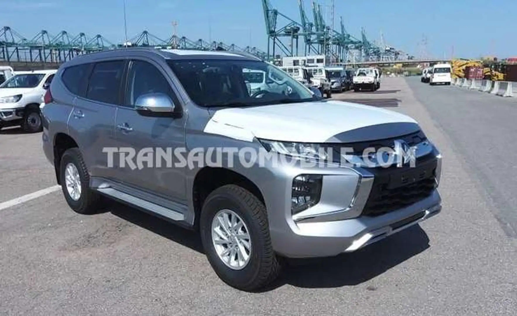 Mitsubishi Montero GLX  - EXPORT OUT EU TROPICAL VERSION - EXPORT OUT EU TROPICAL VERSION Silber - 1