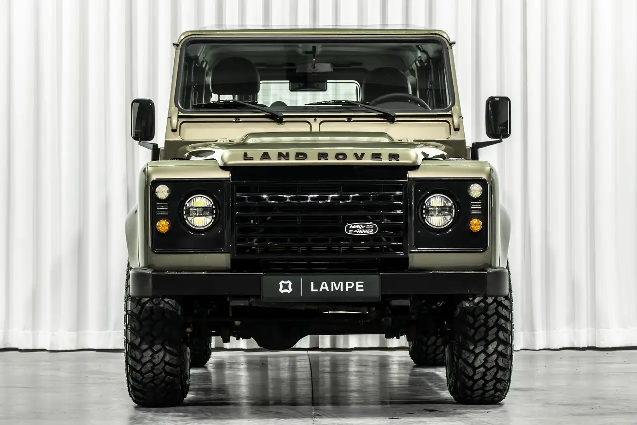 Land Rover Defender 110 TD4 Lichte Vracht Willow Green Trekhaak Radio — foto 2