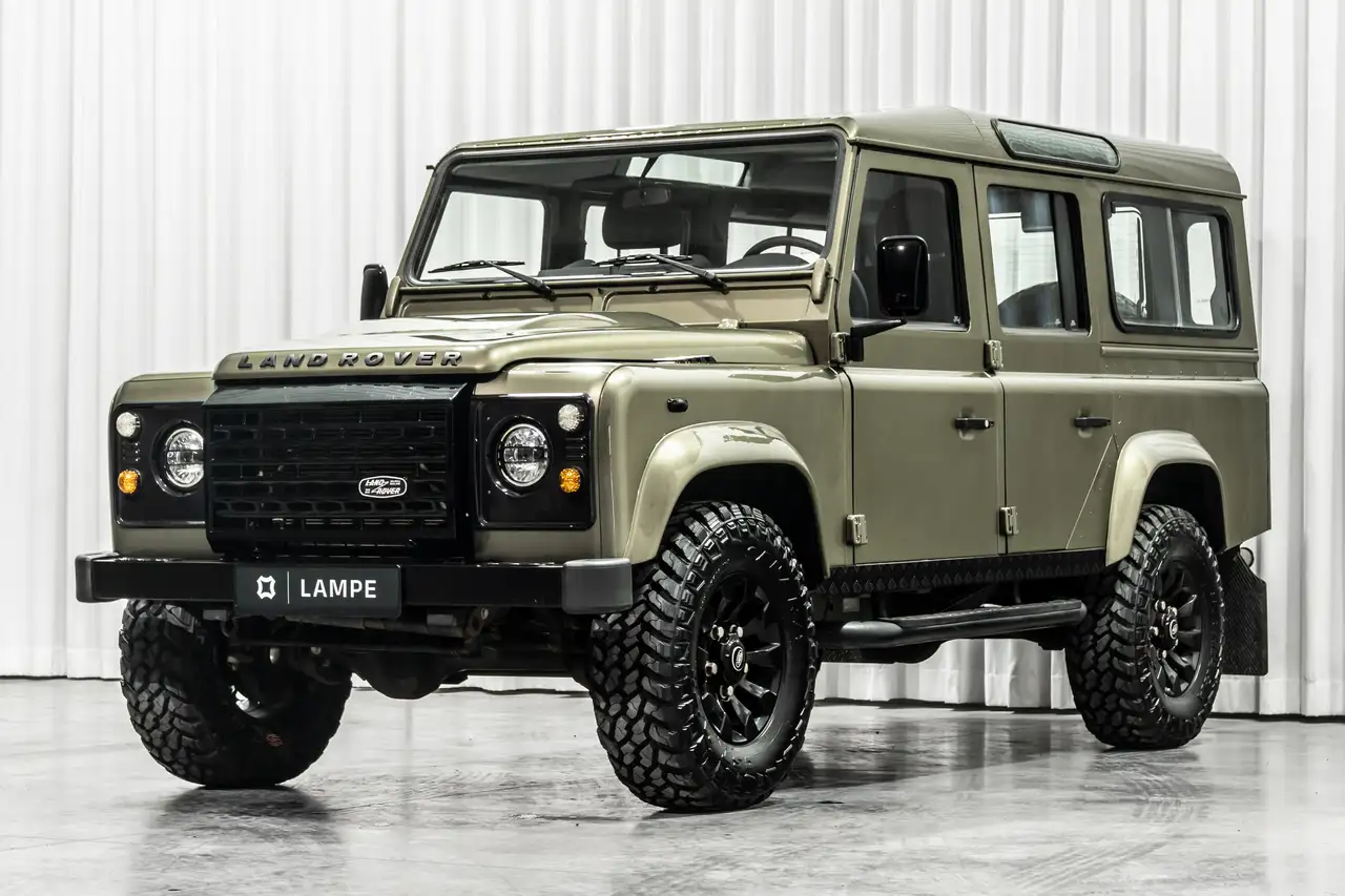 Land Rover Defender 110 TD4 Lichte Vracht Willow Green Trekhaak Radio — foto 3