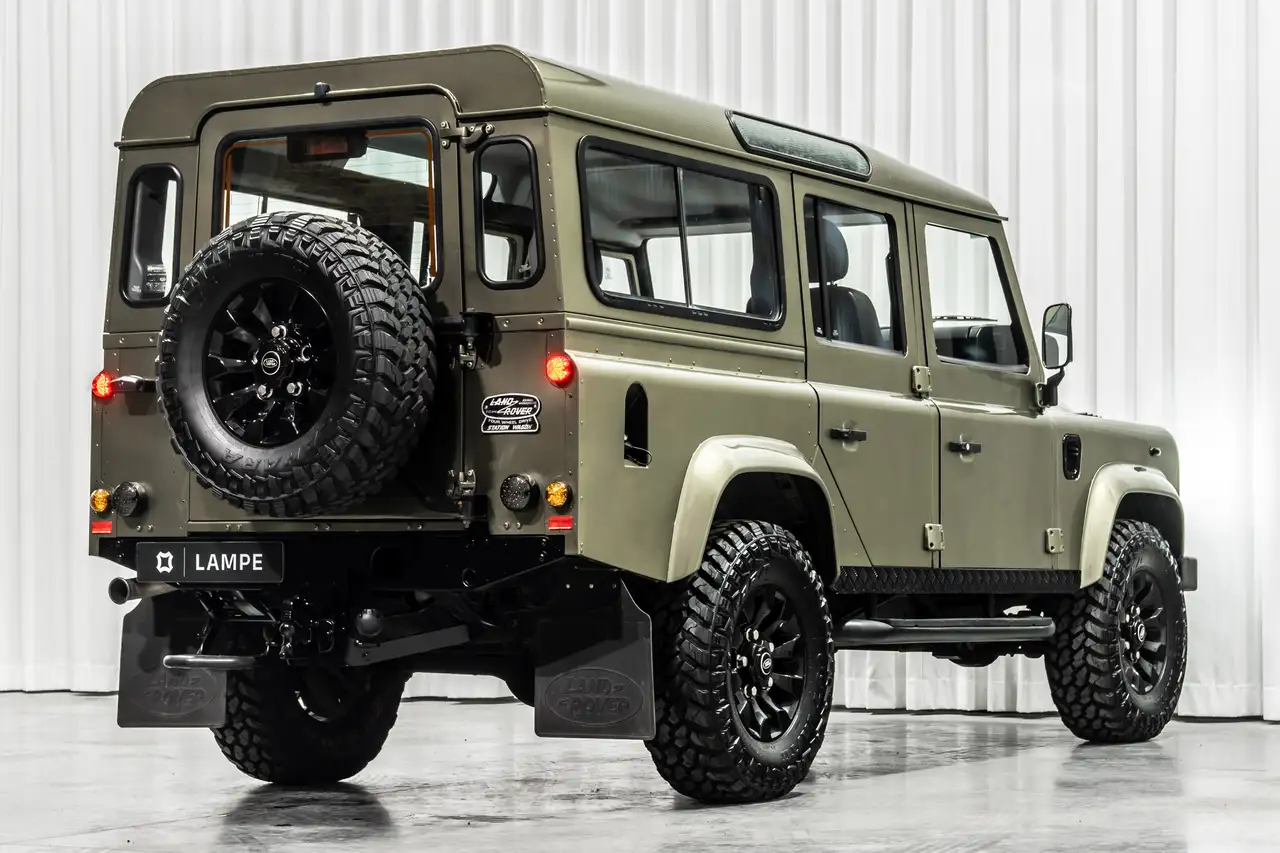 Land Rover Defender 110 TD4 Lichte Vracht Willow Green Trekhaak Radio — foto 8