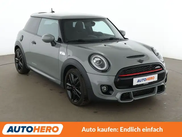 Mini Hatch view 8