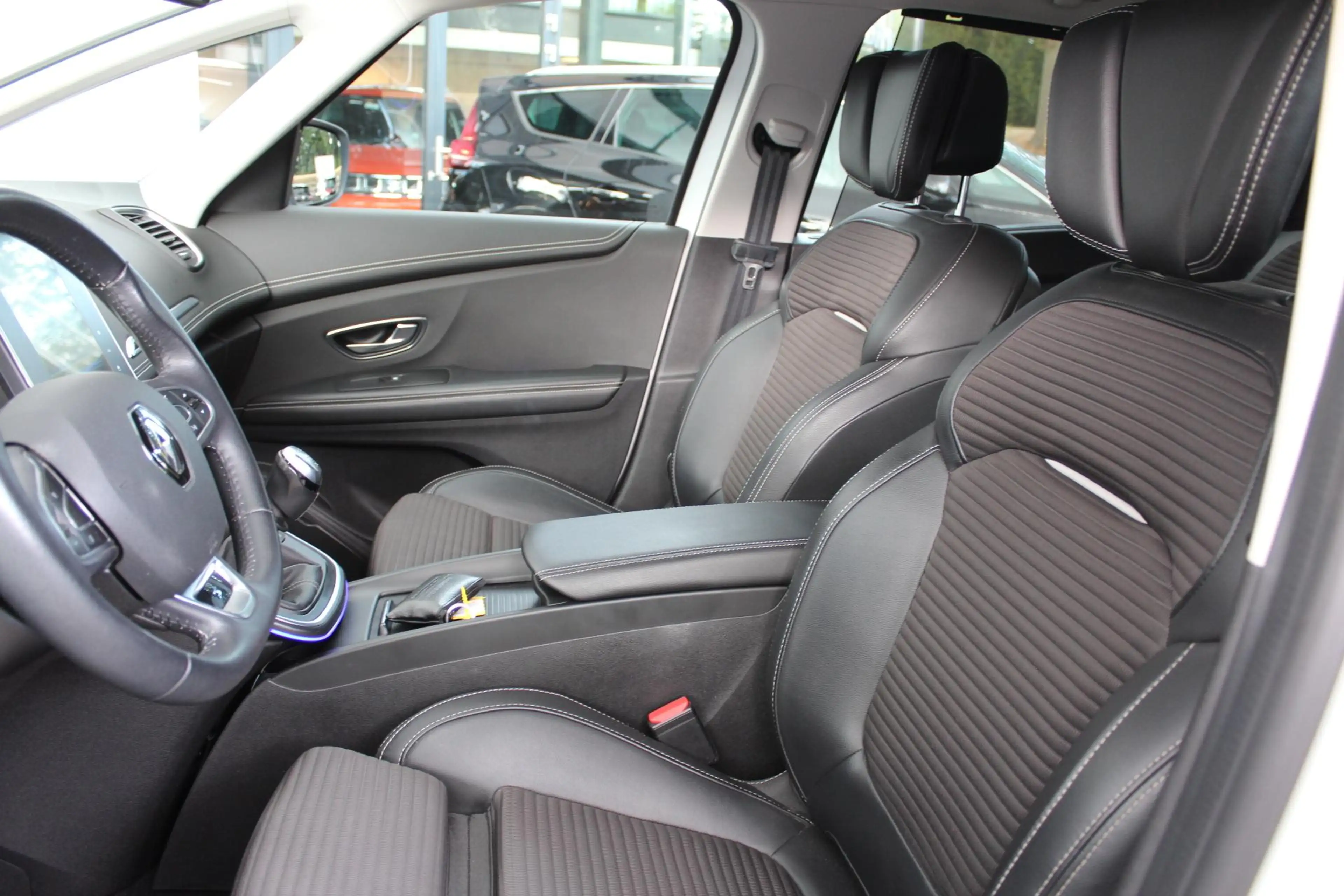 Renault Grand Scenic 1.3 TCe Intens 140 pk, Winterpakket, Trekhaak, 185 — photo 5