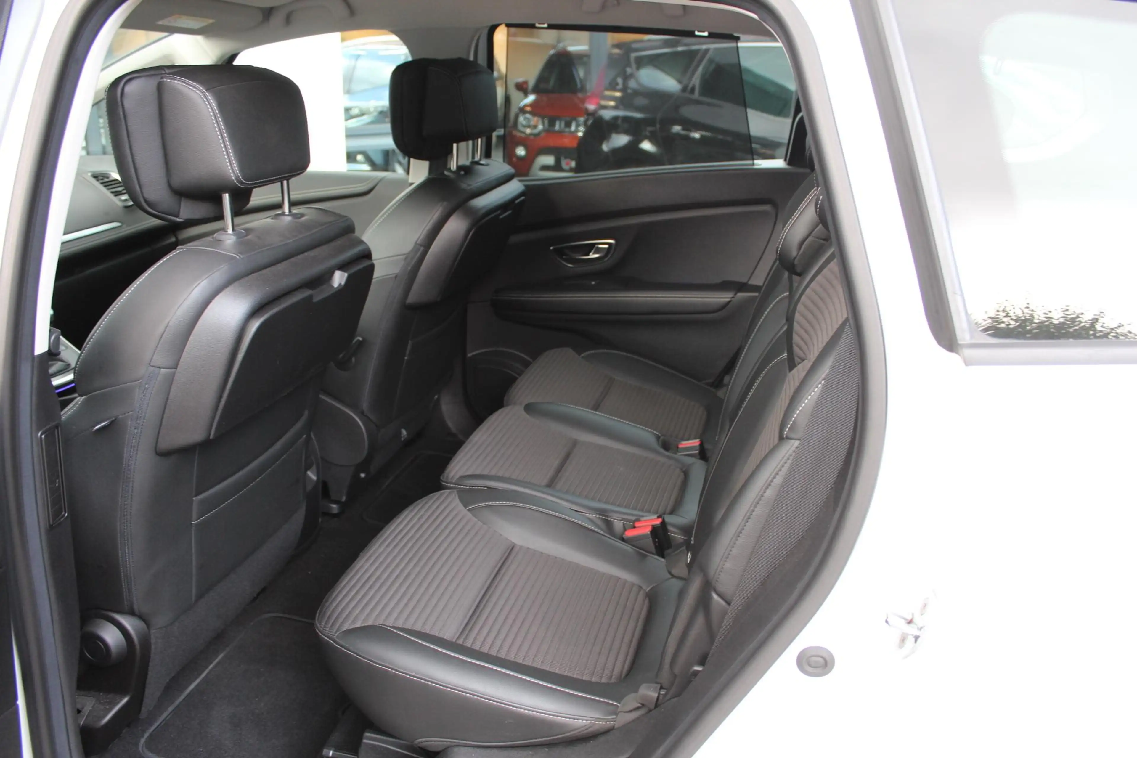 Renault Grand Scenic 1.3 TCe Intens 140 pk, Winterpakket, Trekhaak, 185 — photo 7