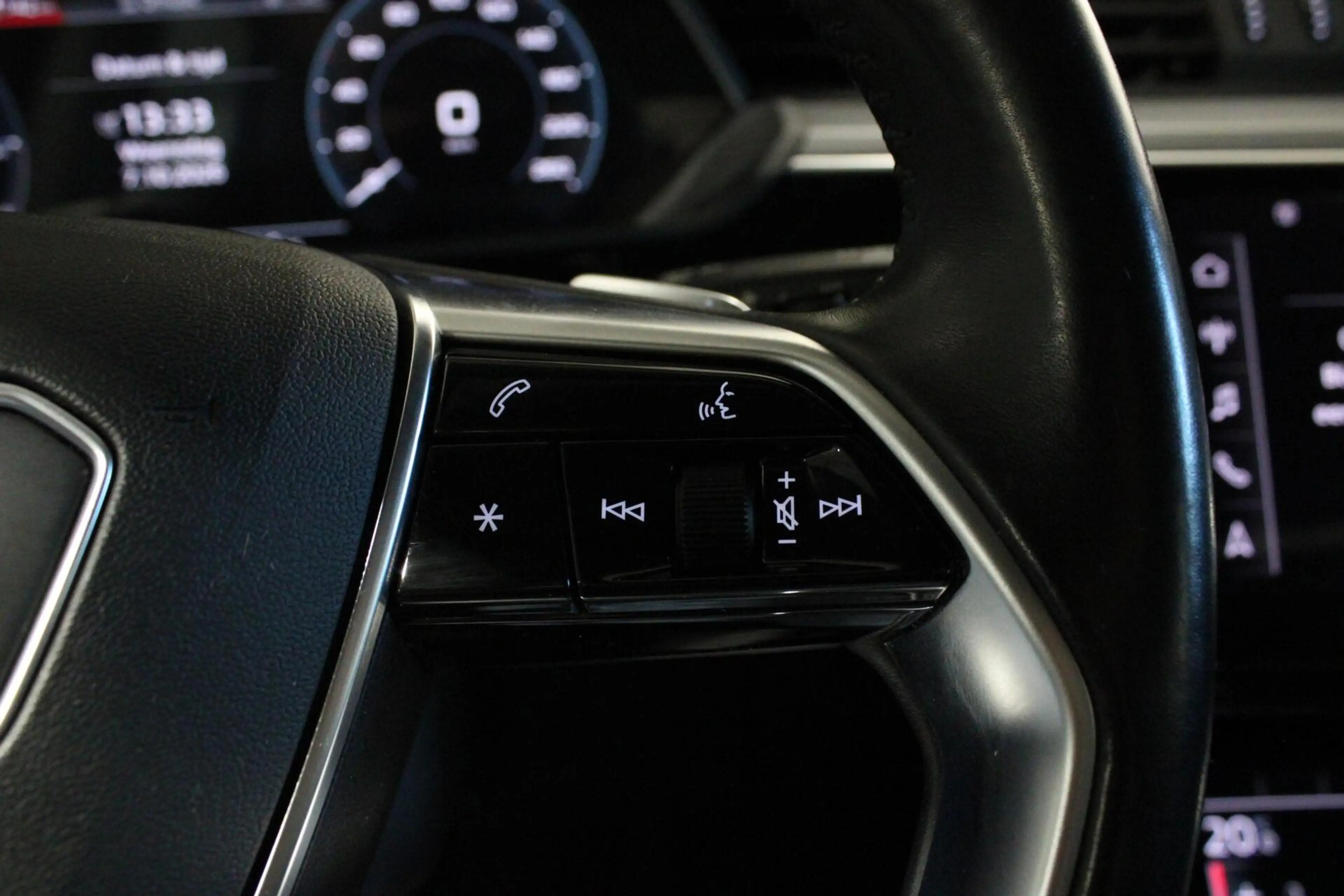 Audi e-tron 50 quattro 71 kWh | 91,2% SoH | PANO | TRKHAAK | — photo 17