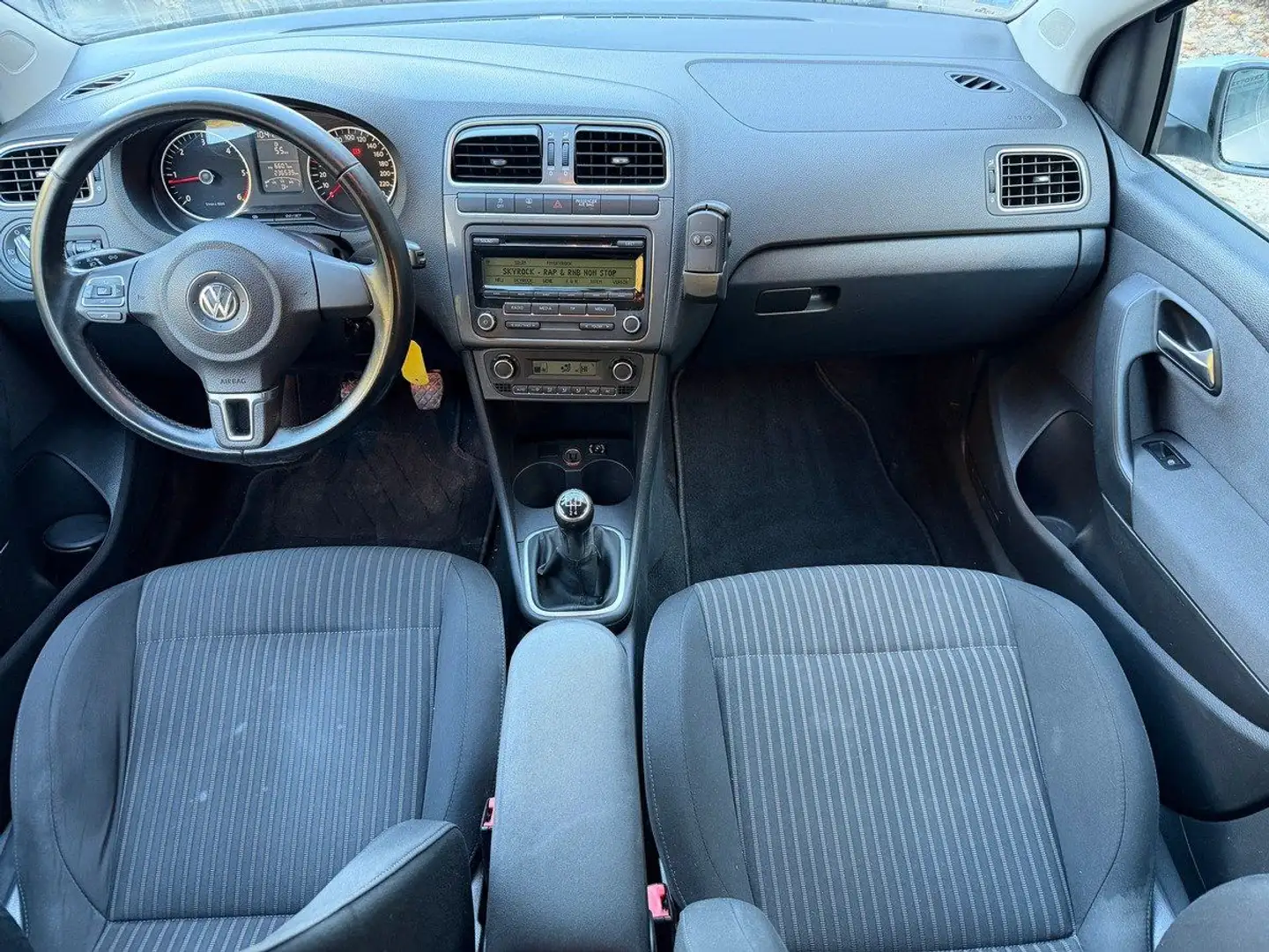 Volkswagen Polo 1.6 TDi 90cv Sportline Gris - 2