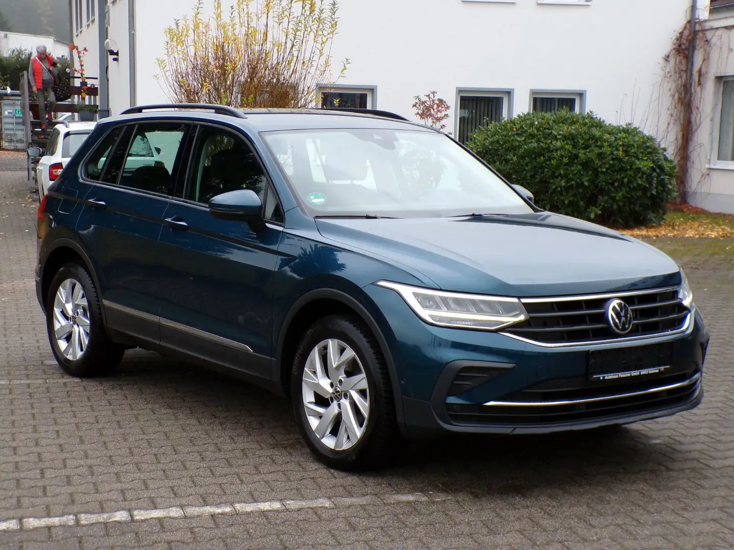 Volkswagen Tiguan Life TSI LED, Navi, AHZV, SHZ Blau - 2