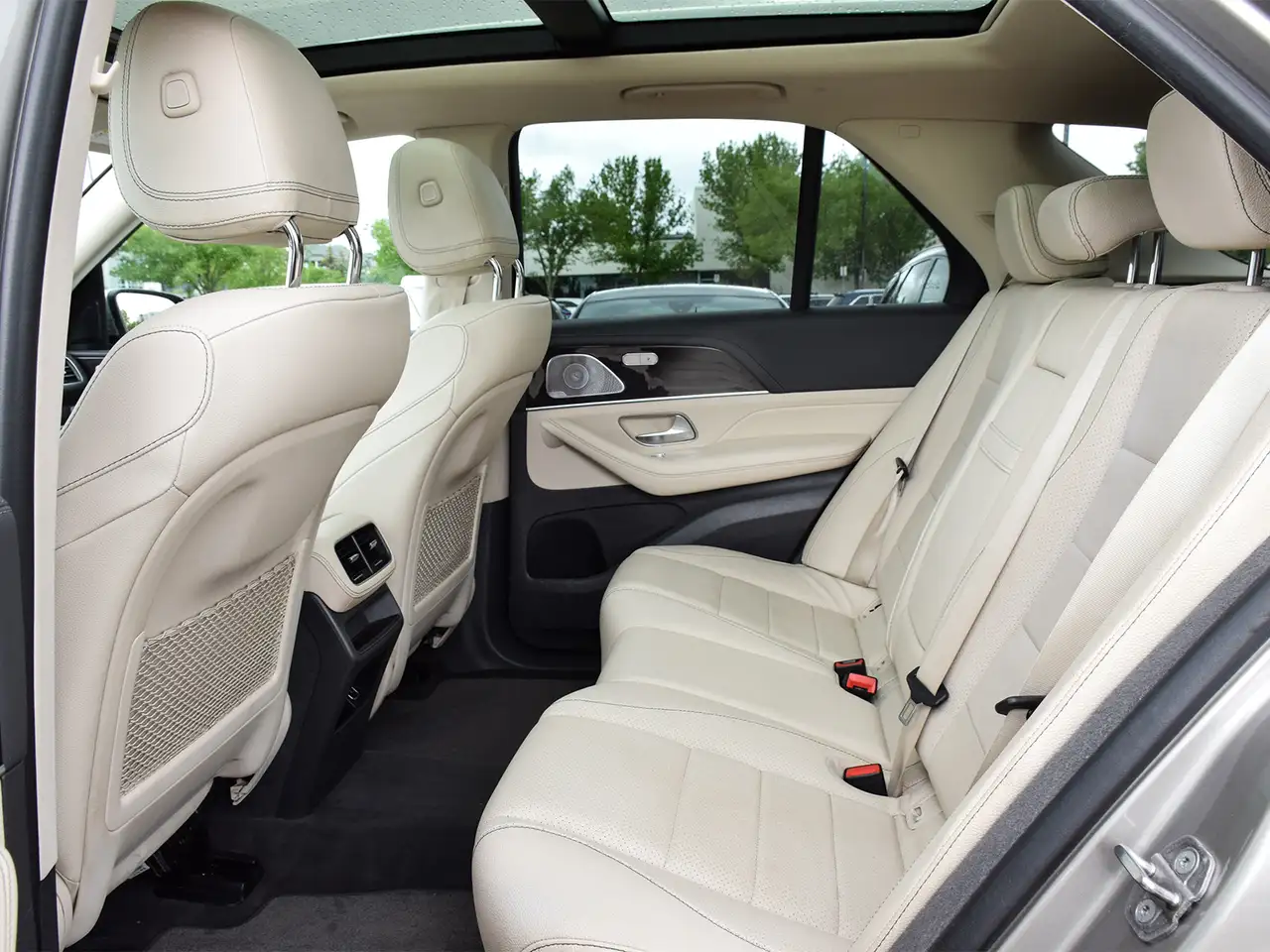 Mercedes-Benz GLE снимка Mercedes-Benz GLE