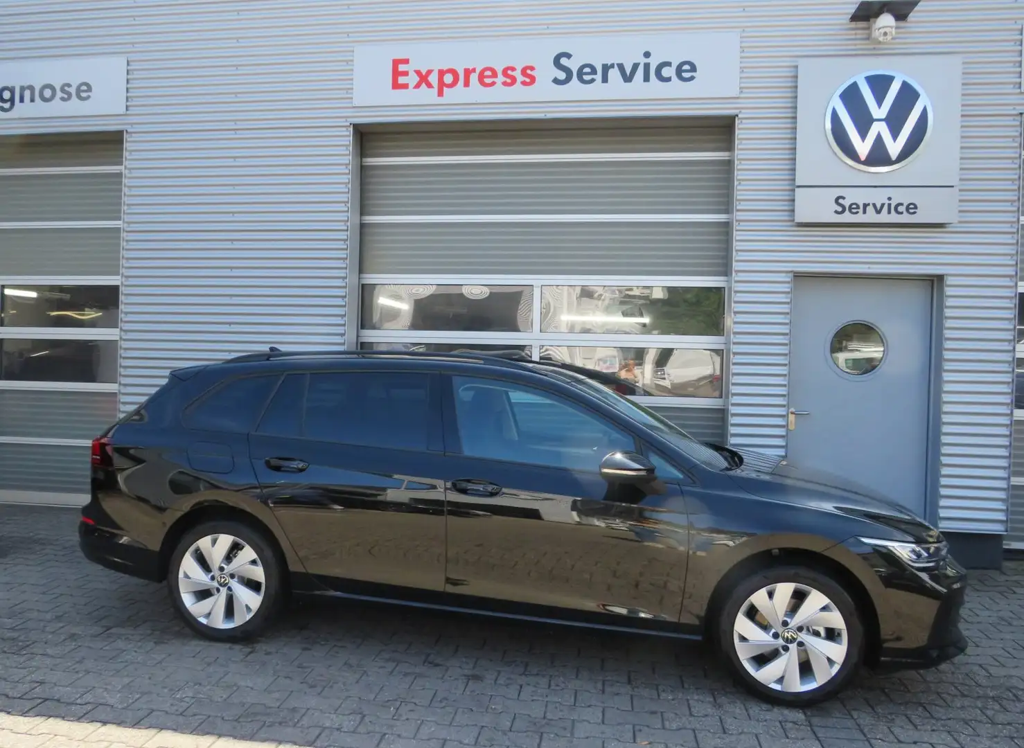 Volkswagen Golf Variant Golf Variant Variant 1.5 eTSI DSG /Navi/App-Connec Schwarz - 1