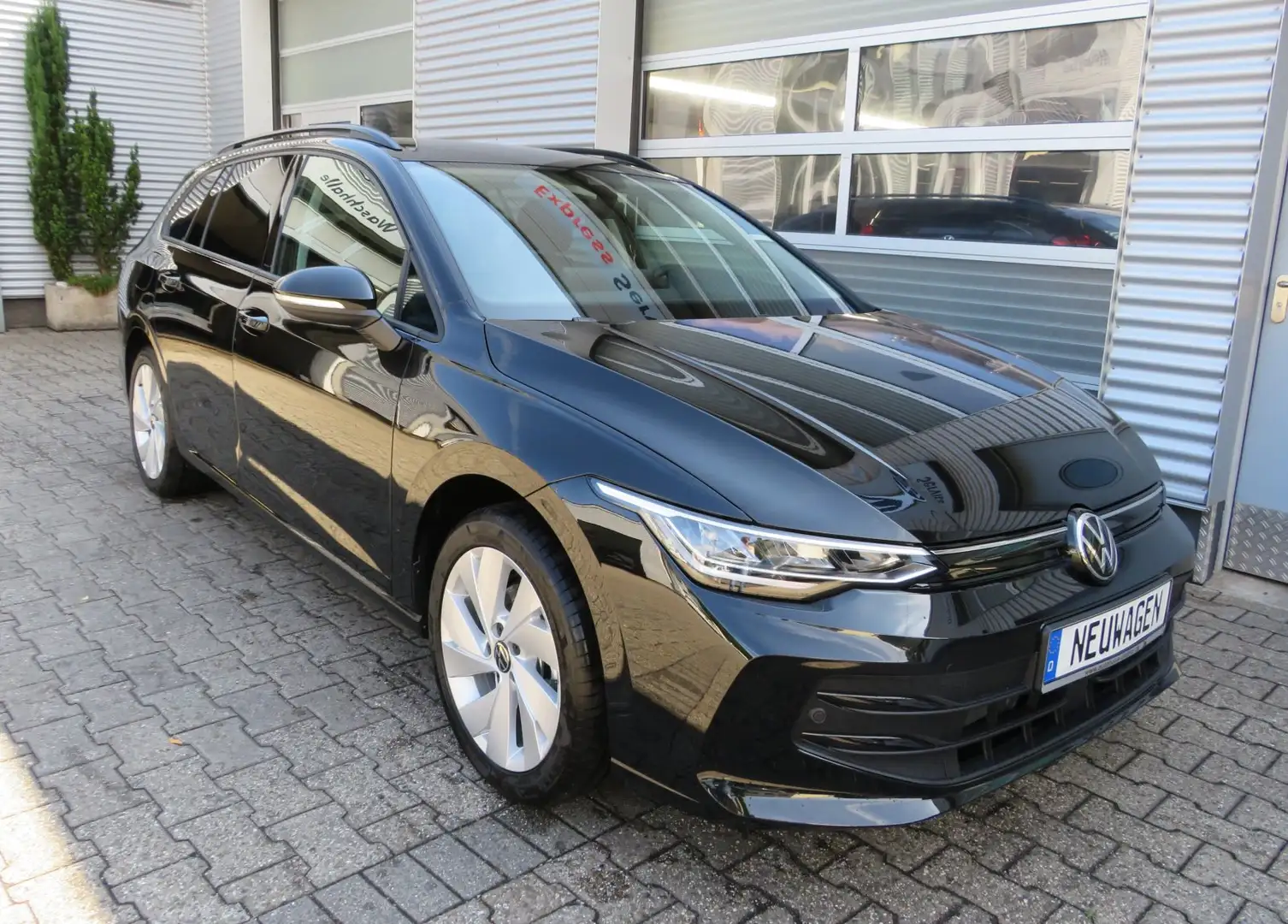 Volkswagen Golf Variant Golf Variant Variant 1.5 eTSI DSG /Navi/App-Connec Schwarz - 2