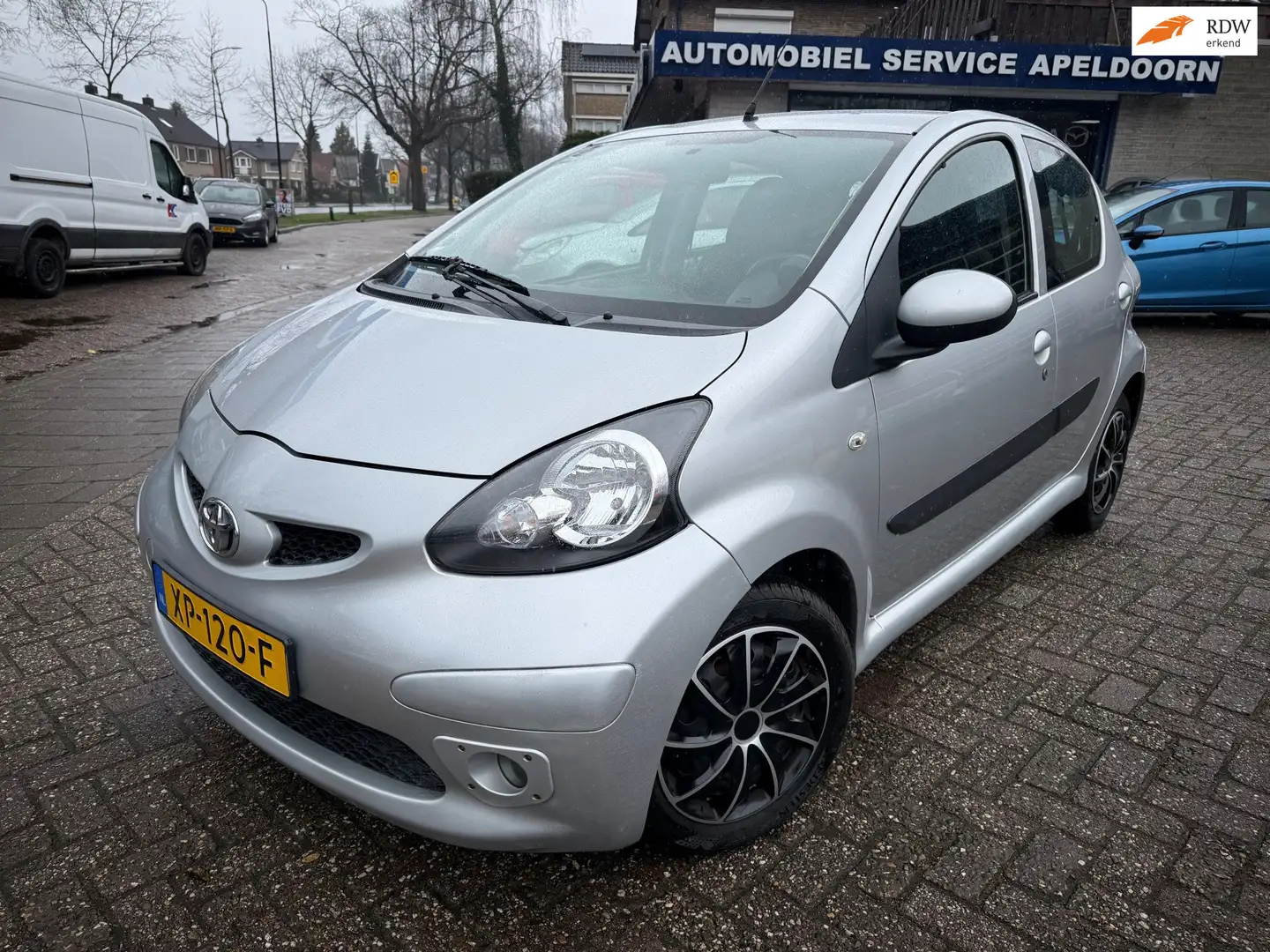 Toyota Aygo 1.0-12V *NW. APK*5DRS*ELEKTR. RAMEN*STUURBEKR.*TOE Grau - 1
