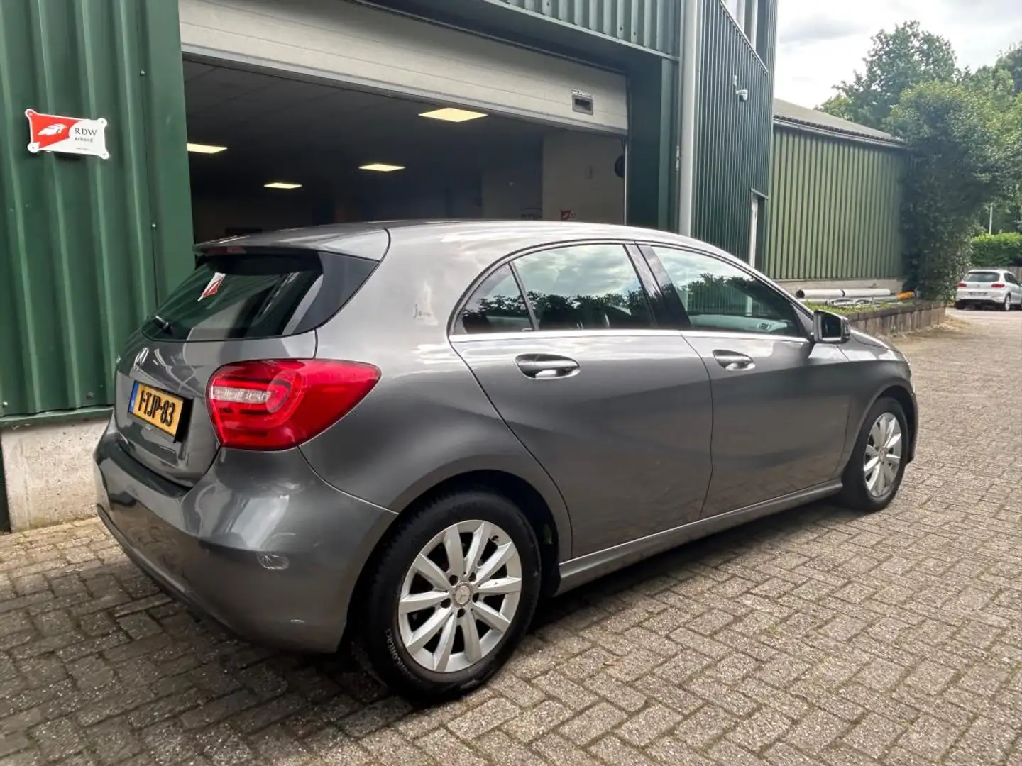 Mercedes-Benz A 180 Ambition Automaat Airco cruise Grau - 2