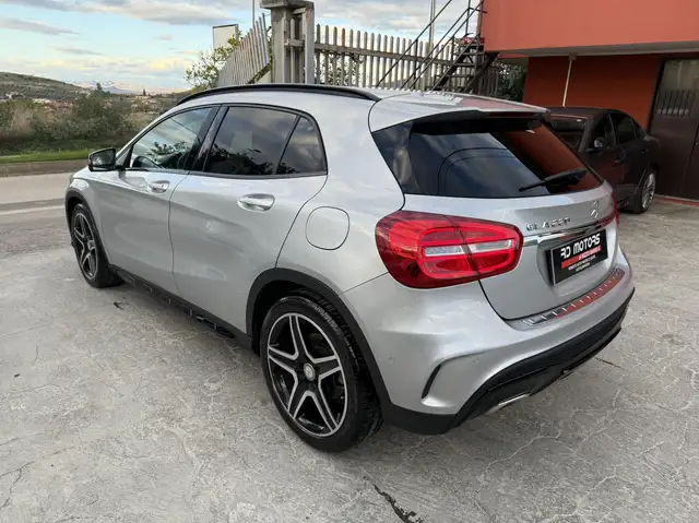 Mercedes-Benz GLA 220 d (cdi) Premium 170cv auto