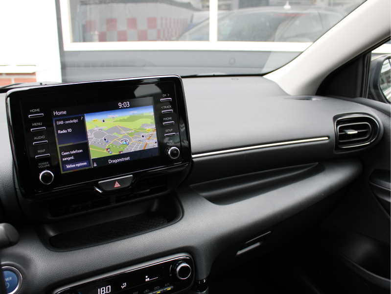 Toyota Yaris 1.5 Hybrid Dynamic /NAVI/16'LM/Keyless/Camera/Lane — photo 10
