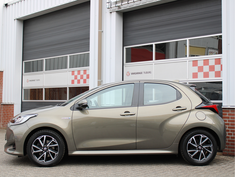 Toyota Yaris 1.5 Hybrid Dynamic /NAVI/16'LM/Keyless/Camera/Lane — photo 33