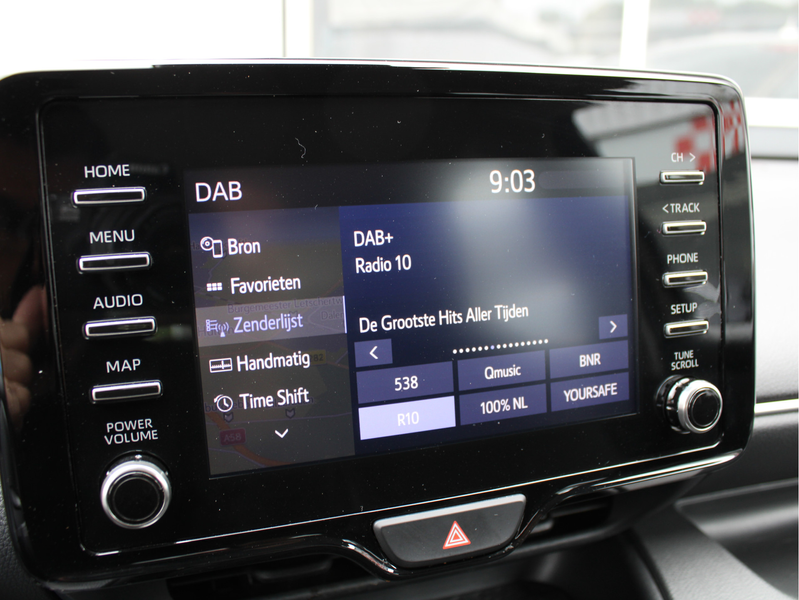 Toyota Yaris 1.5 Hybrid Dynamic /NAVI/16'LM/Keyless/Camera/Lane — photo 12