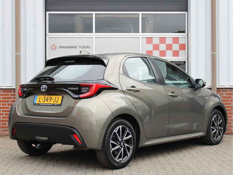 Toyota Yaris 1.5 Hybrid Dynamic /NAVI/16'LM/Keyless/Camera/Lane — photo 3