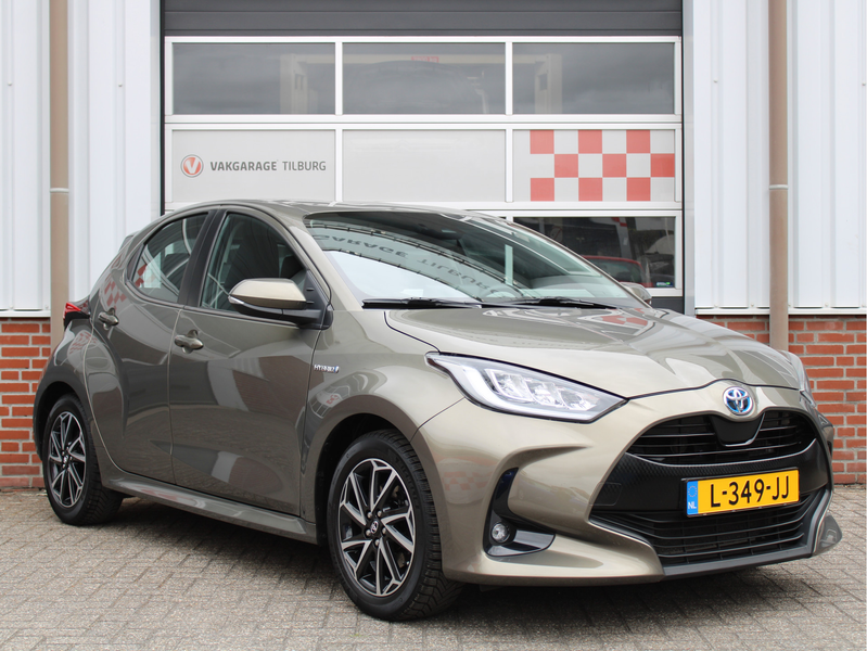 Toyota Yaris 1.5 Hybrid Dynamic /NAVI/16'LM/Keyless/Camera/Lane — photo 4