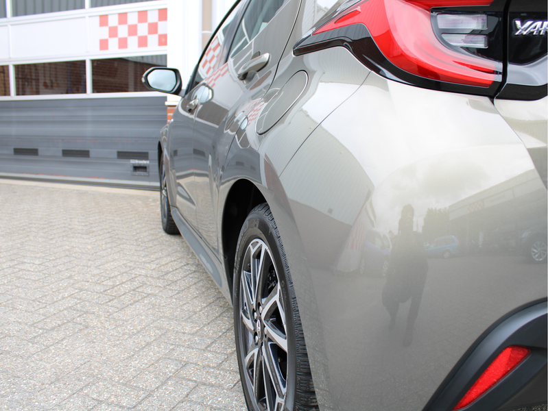 Toyota Yaris 1.5 Hybrid Dynamic /NAVI/16'LM/Keyless/Camera/Lane — photo 36
