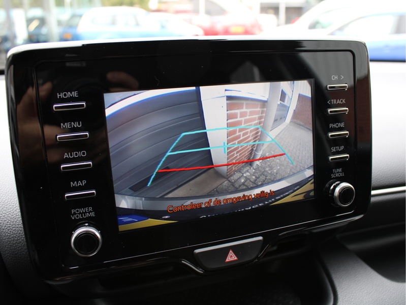 Toyota Yaris 1.5 Hybrid Dynamic /NAVI/16'LM/Keyless/Camera/Lane — photo 14